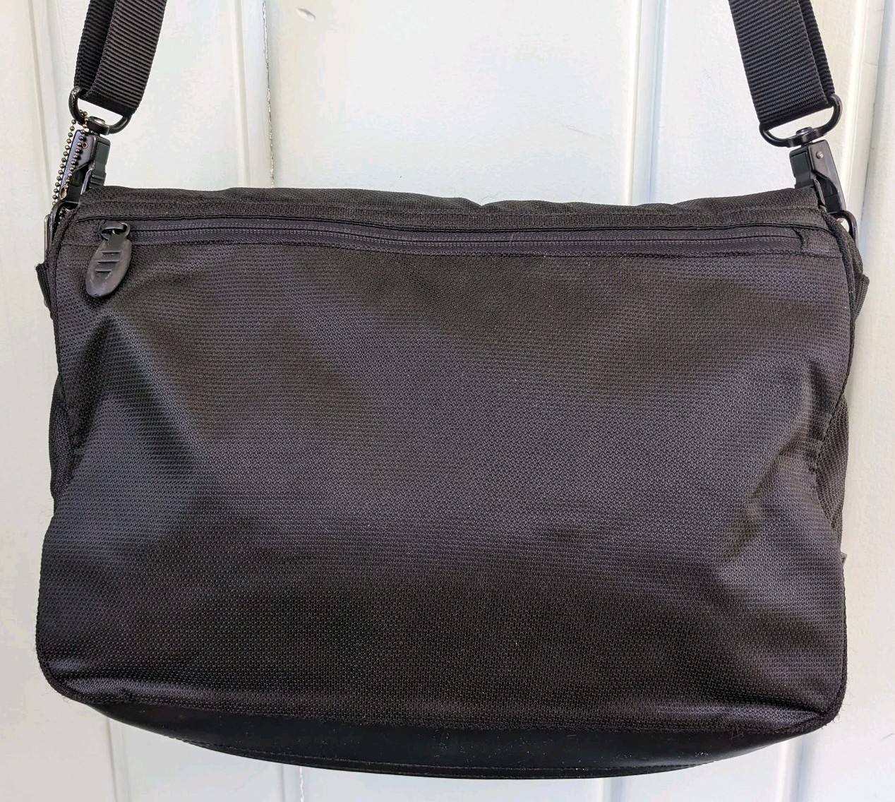 TUMI T2 Expandable Ballistic Messenger Bag Portfolio Case Shoulder Expandable