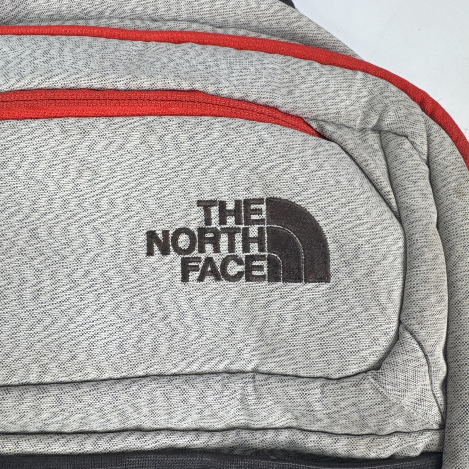 North Face Recon Backpack Gray/Red. Great bag for hiking, travel and school bag