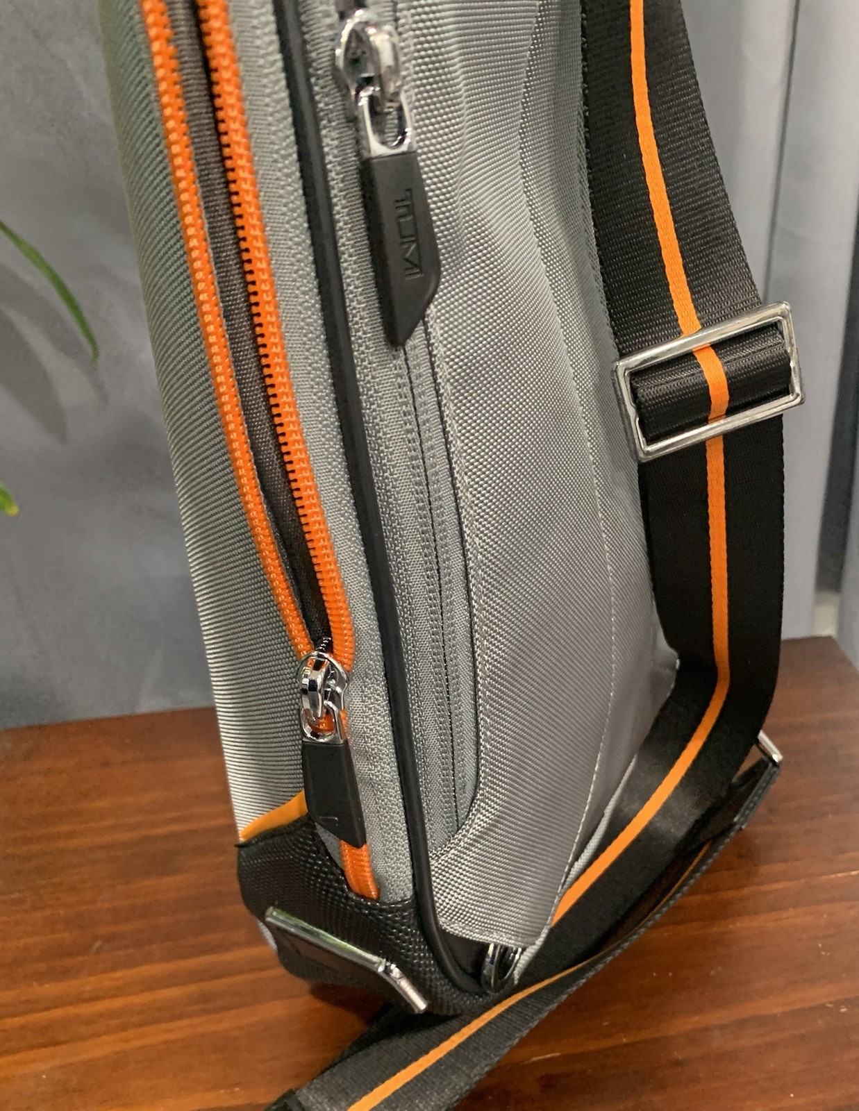 Tumi McLaren Torque Sling Bag Súper Gray