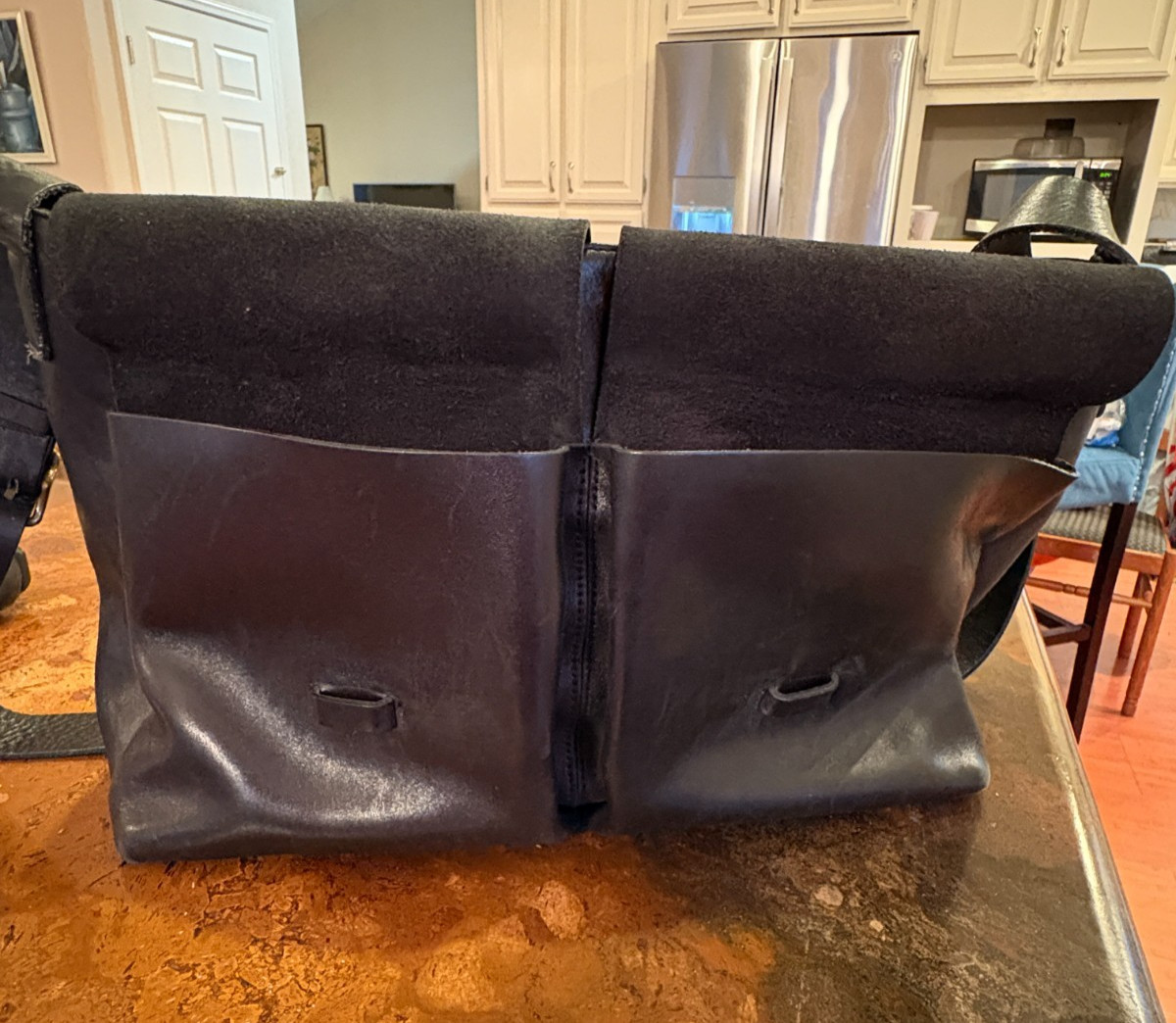 GAP Vintage Black Glossy Cow Leather Messenger Bag Crossbody Strap 15″X 12″x4.5″