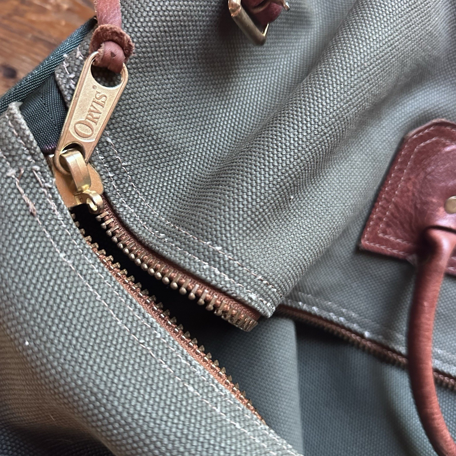 Vtg Orvis Battenkill Green Canvas Leather Bottom XL Duffle Bag 27”x20”x14”