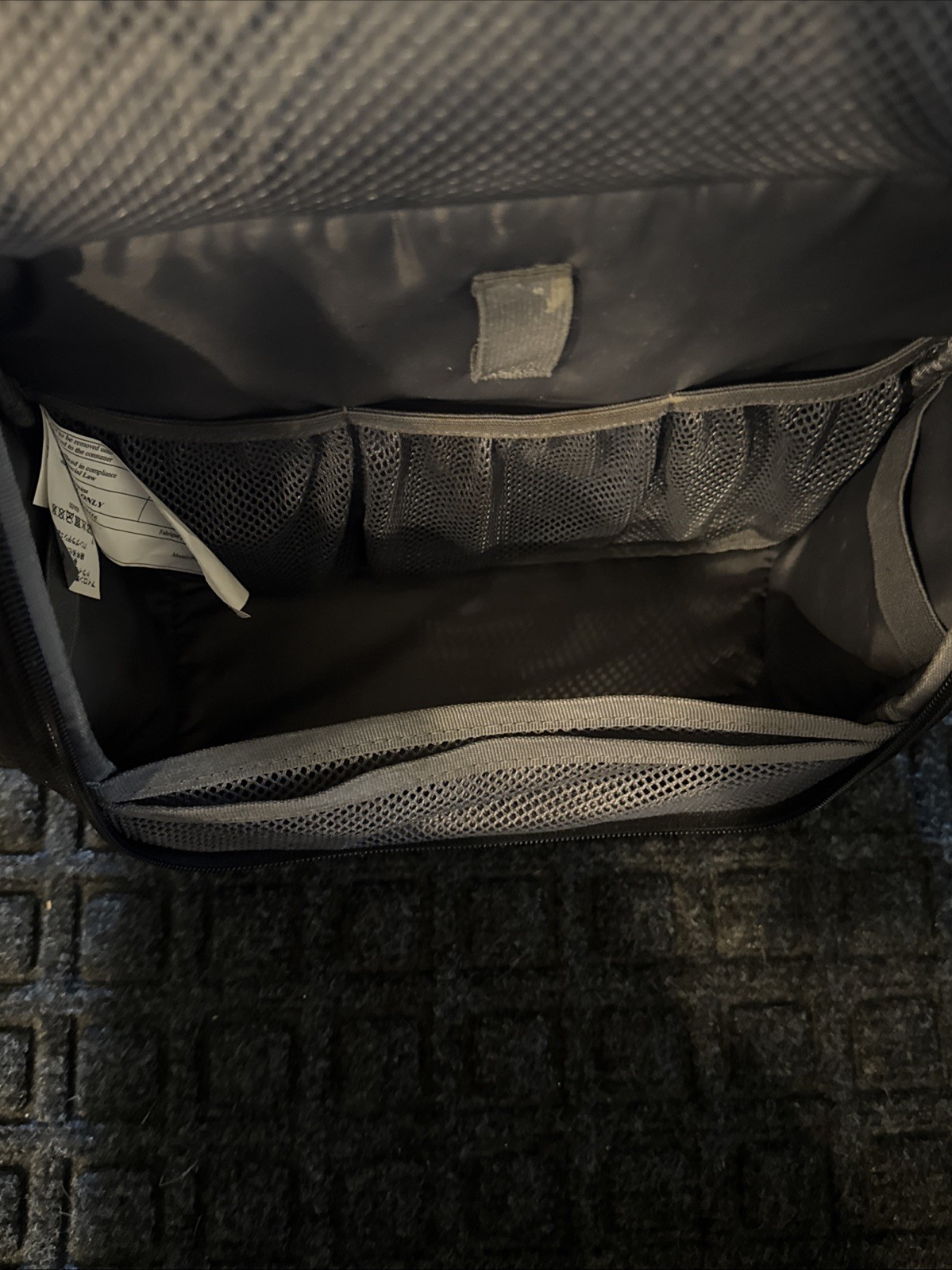 Eddie Bauer Quilted Nylon Black Hanging Toiletry Bag Dopp Kit *Great*