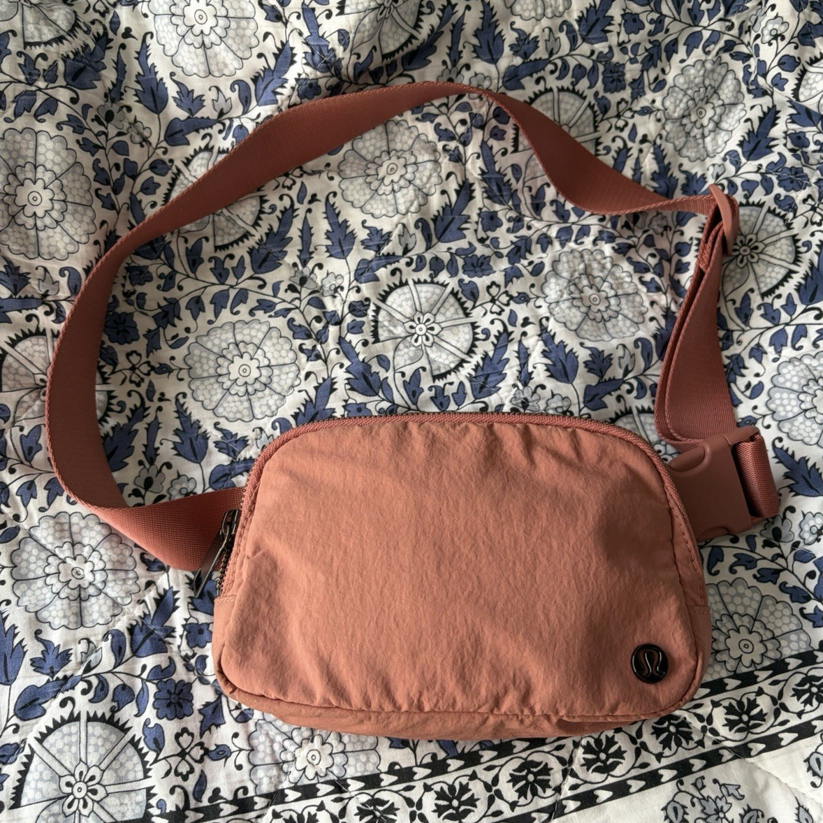 lululemon Pink Crossbody Bag Zip Closure Adjustable Strap Casual Travel