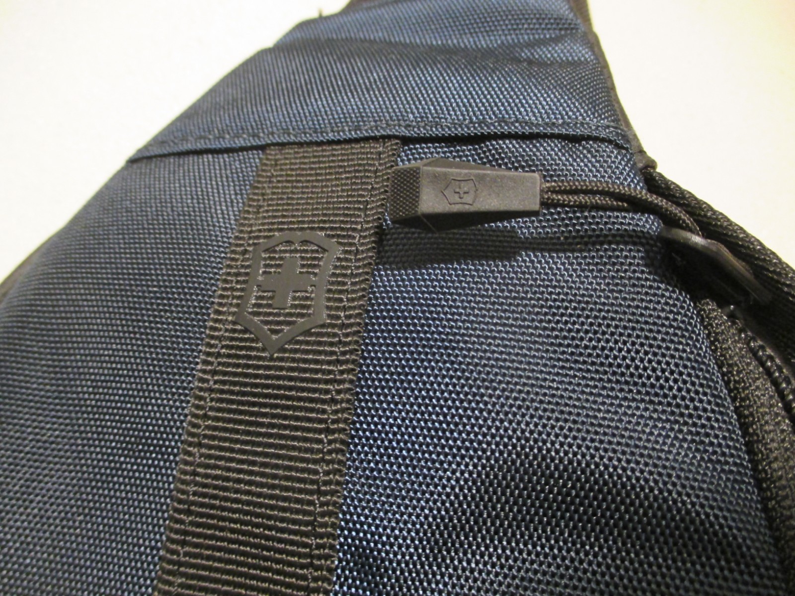 Victorinox Altmont Dual Compartment Mono Sling Bag #606749 Shoulder Strap Pocket