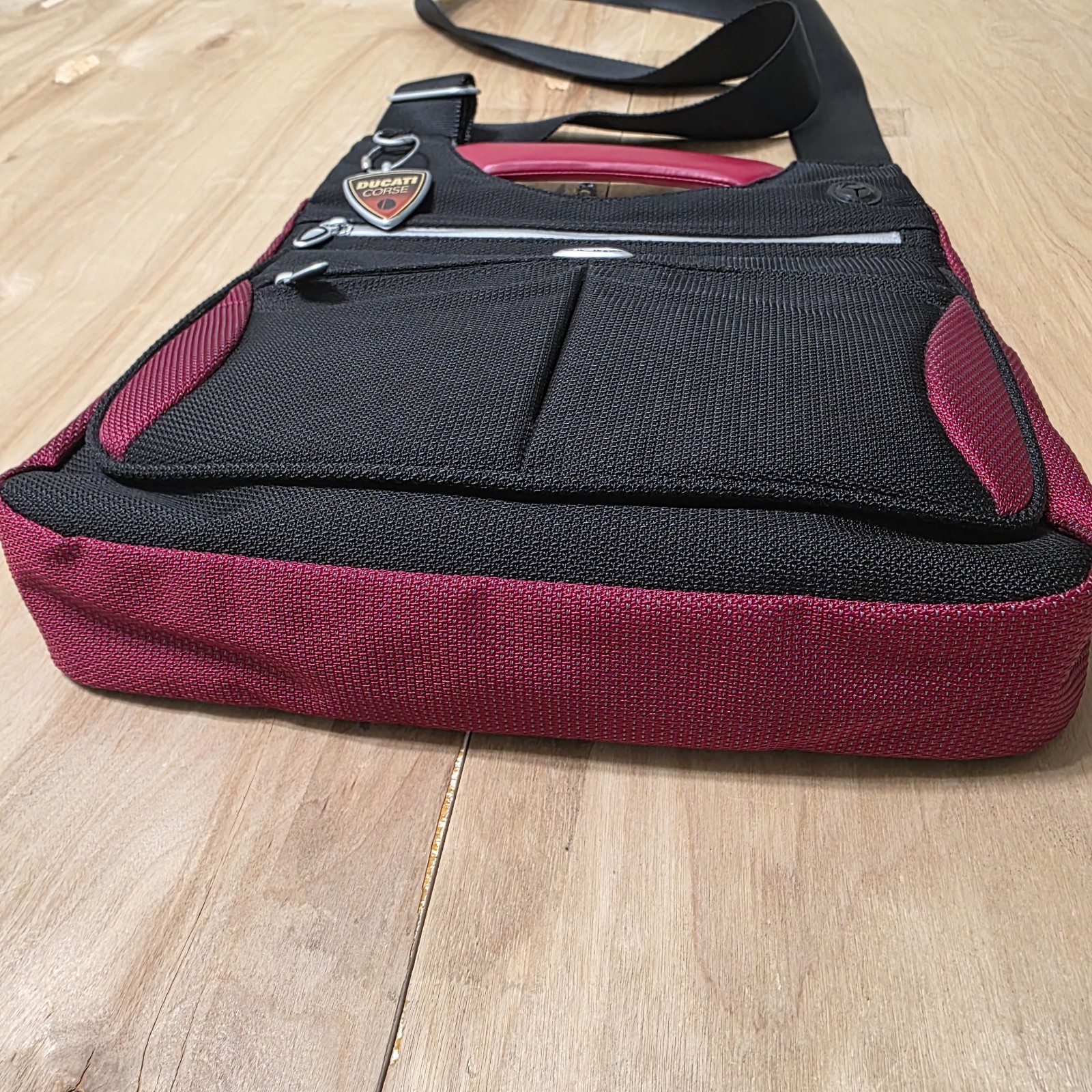 Tumi x Ducati Collab Crossbody Messenger T2 Red Black Bag Limited Edition
