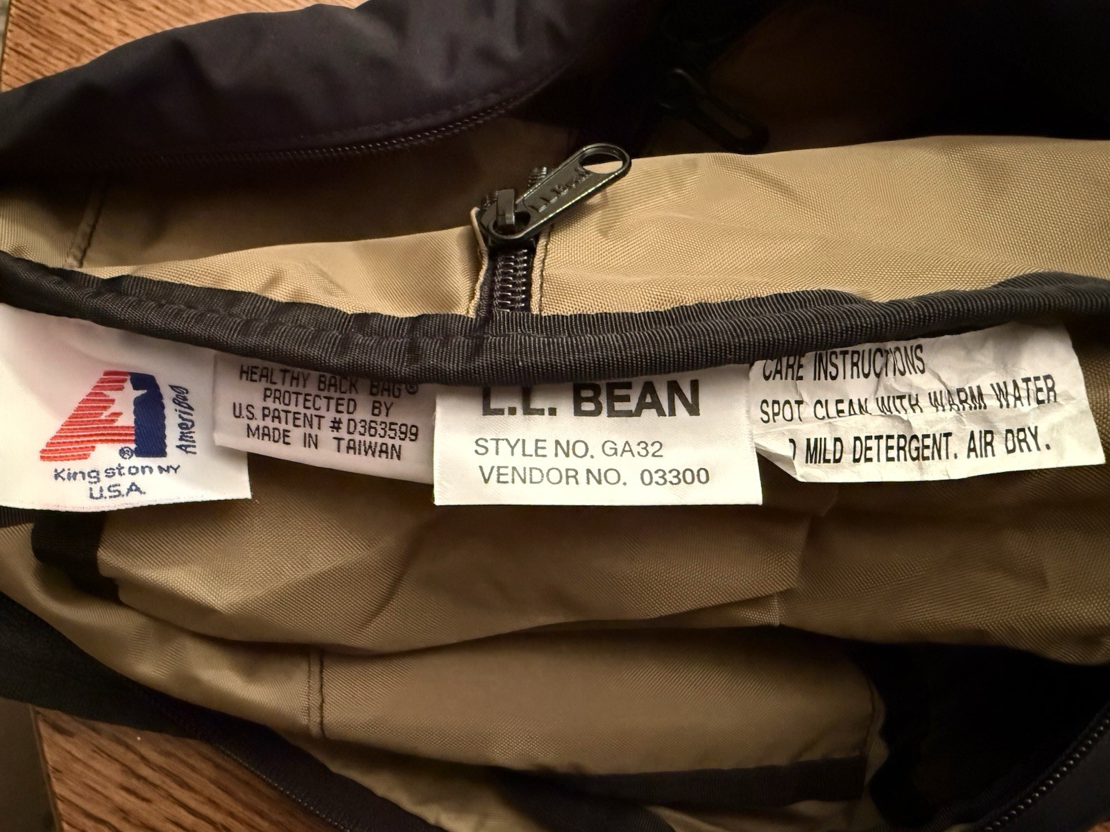 LL Bean Healthy Back Ameribag Sling Back Bag Black Adjustable Strap Zip Pockets