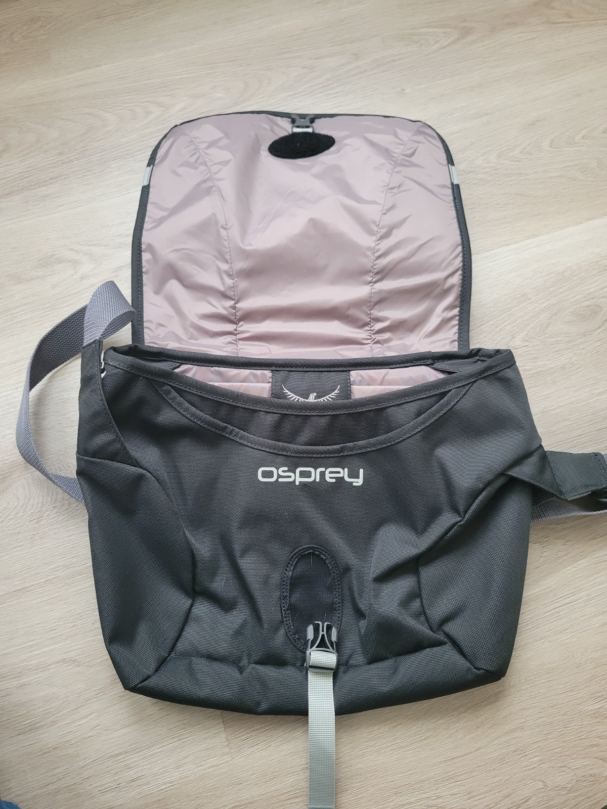 Osprey Backwoods Black Flap Mini SMU Travel Messenger Small Laptop Bag NEW