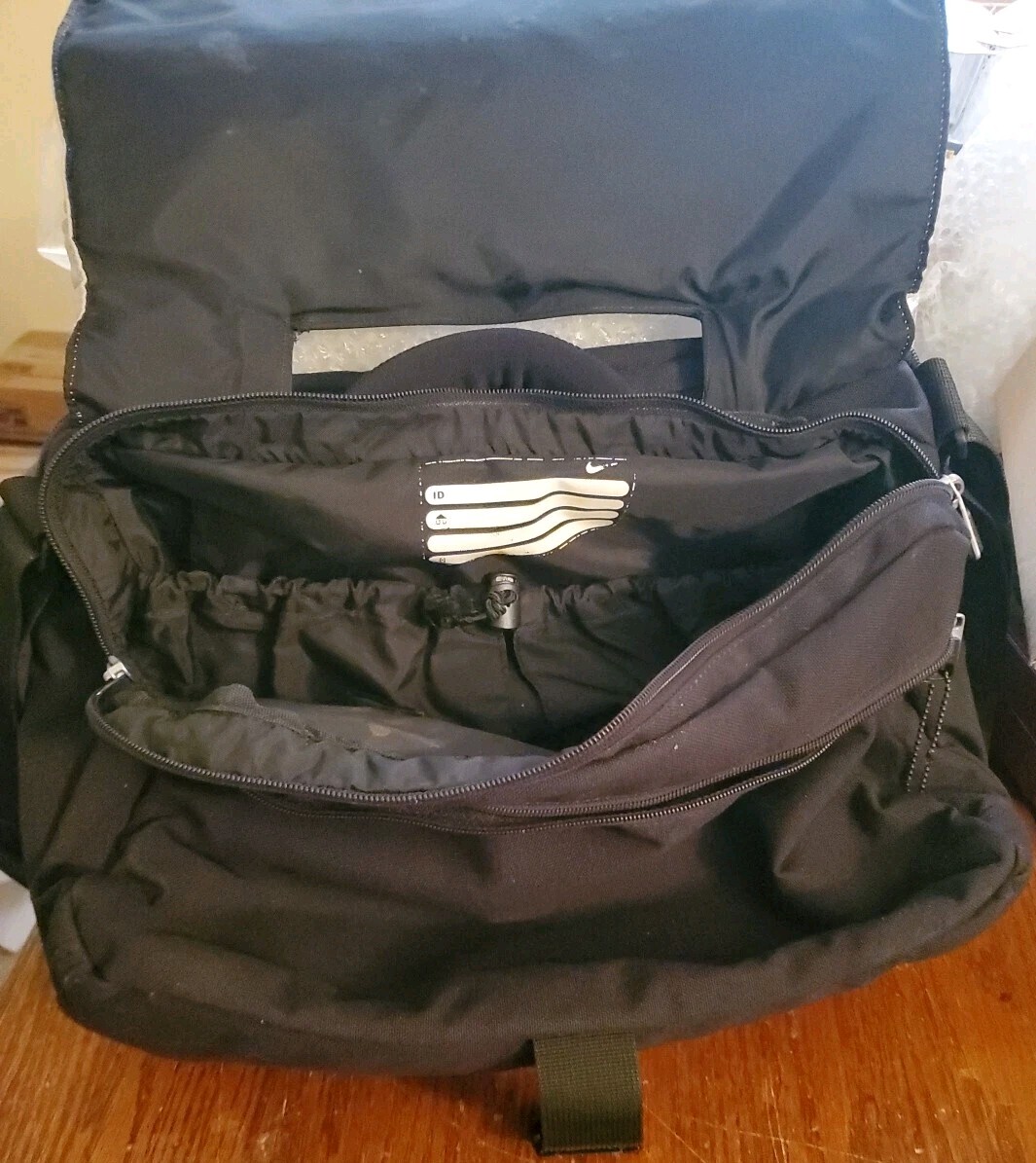 Nike Shoulder Travel Bag Multiple Compartments 16″ x 12″