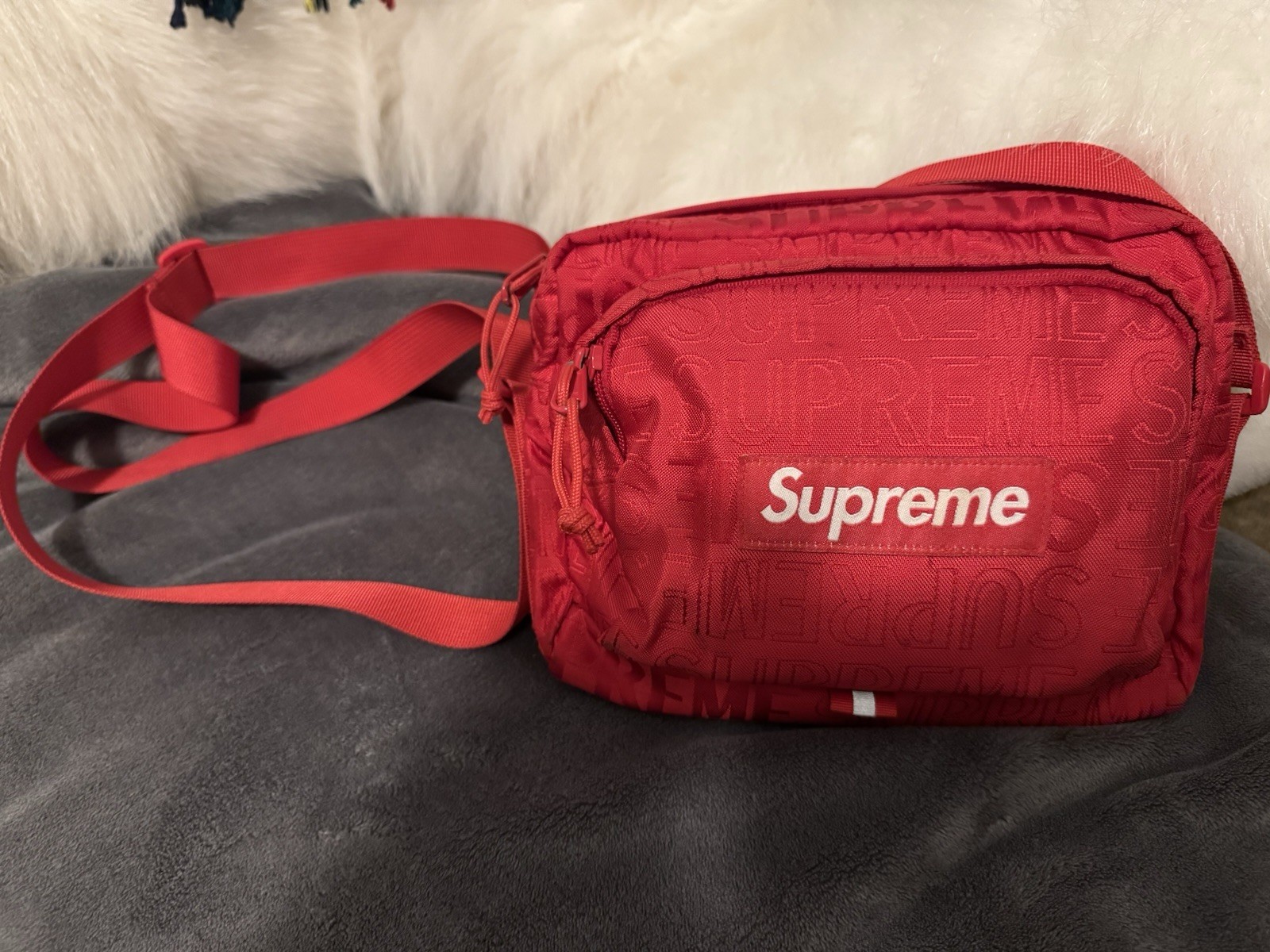 Supreme SS 19 Shoulder Bag Red very slightly used. No defects – great condition