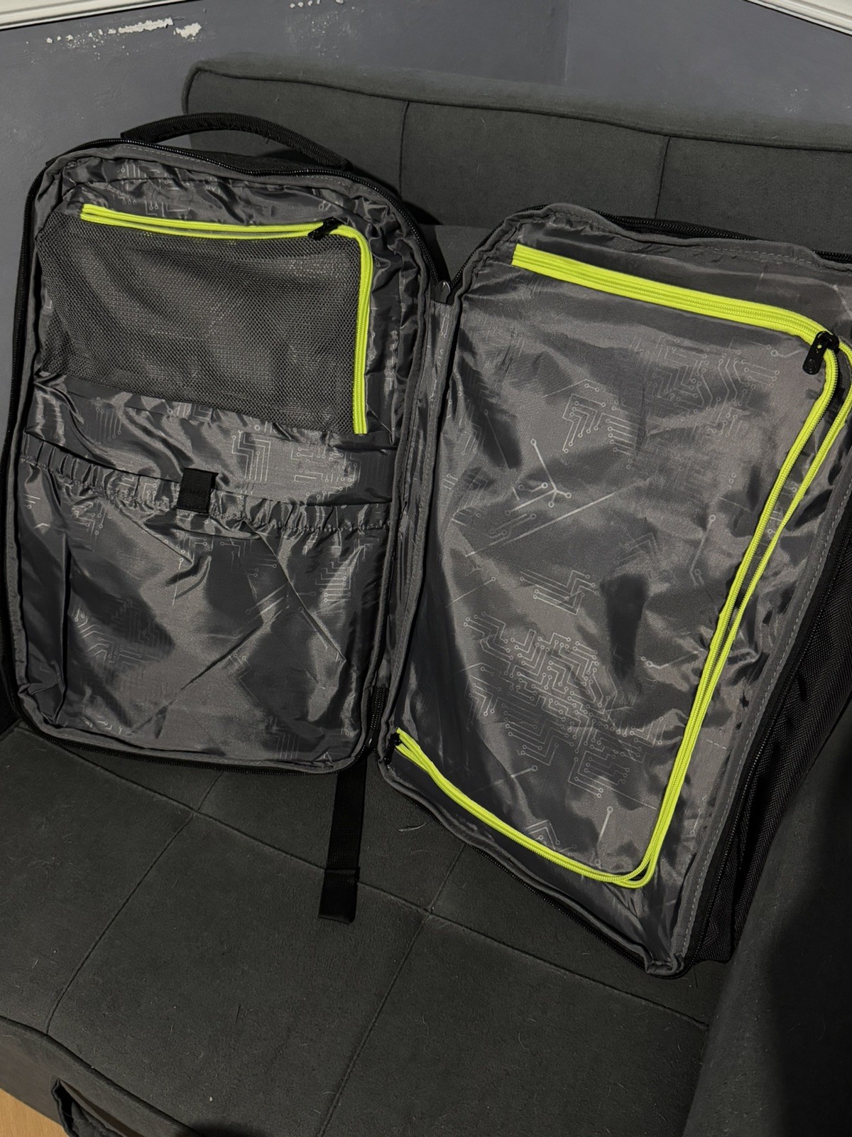 Swissdigital Design Java SE Multi-functional 2-In-1 Travel Backpack/Suitcase