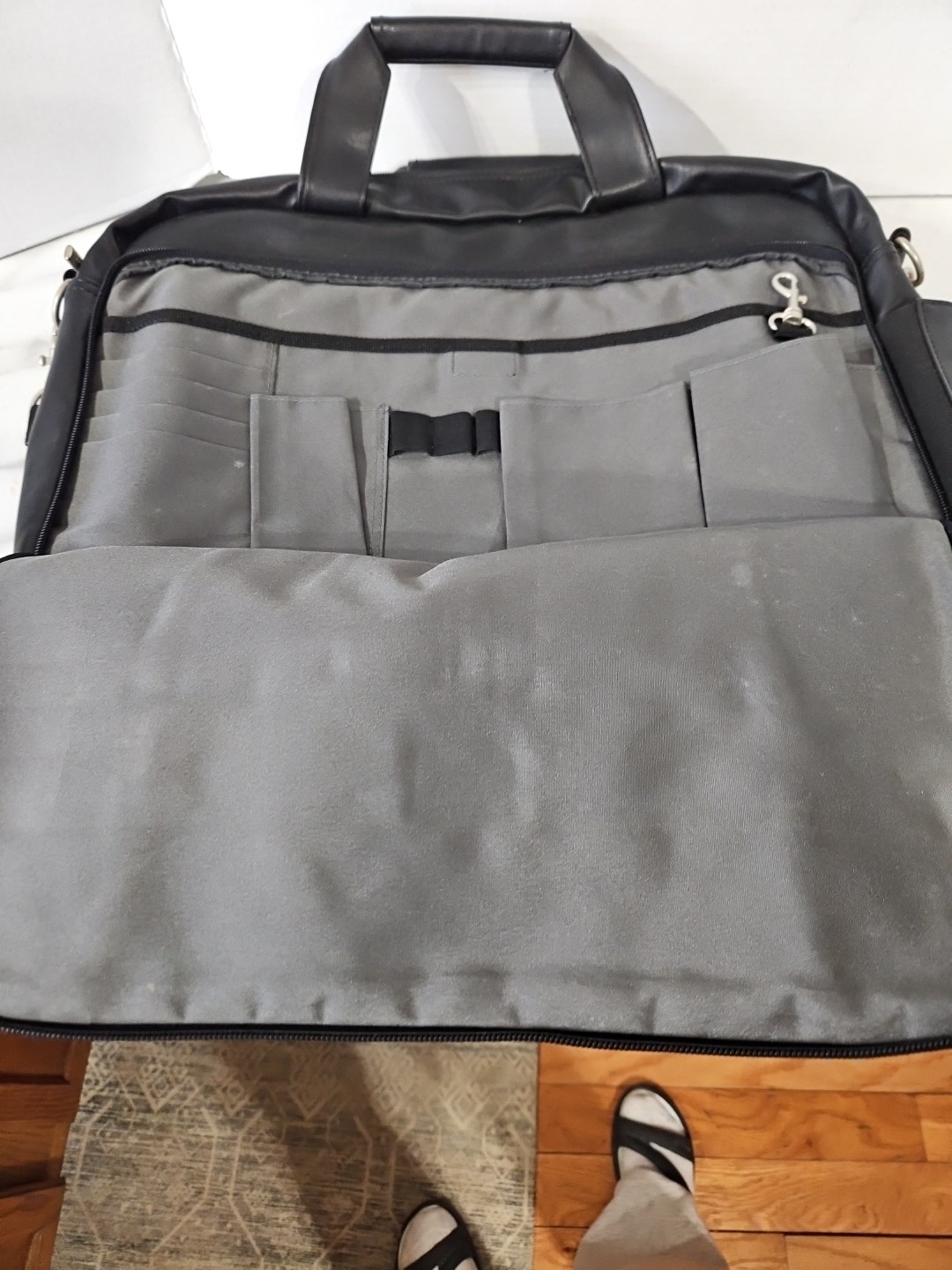 Leeds Touchmark Consulting Leather Shoulder Laptop Carry Case Black Men’s