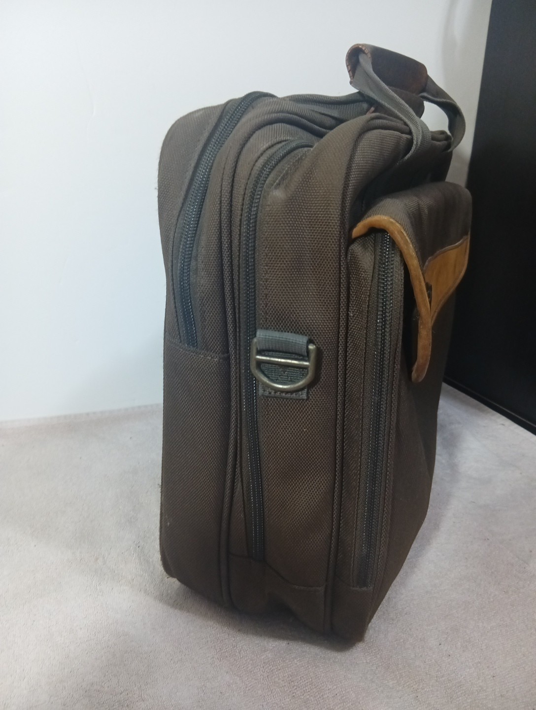 VINTAGE CABELA’S CANVAS AND LEATHER LAPTOP MESSENGER WEEKENDER LUGGAGE BAG. TD6D