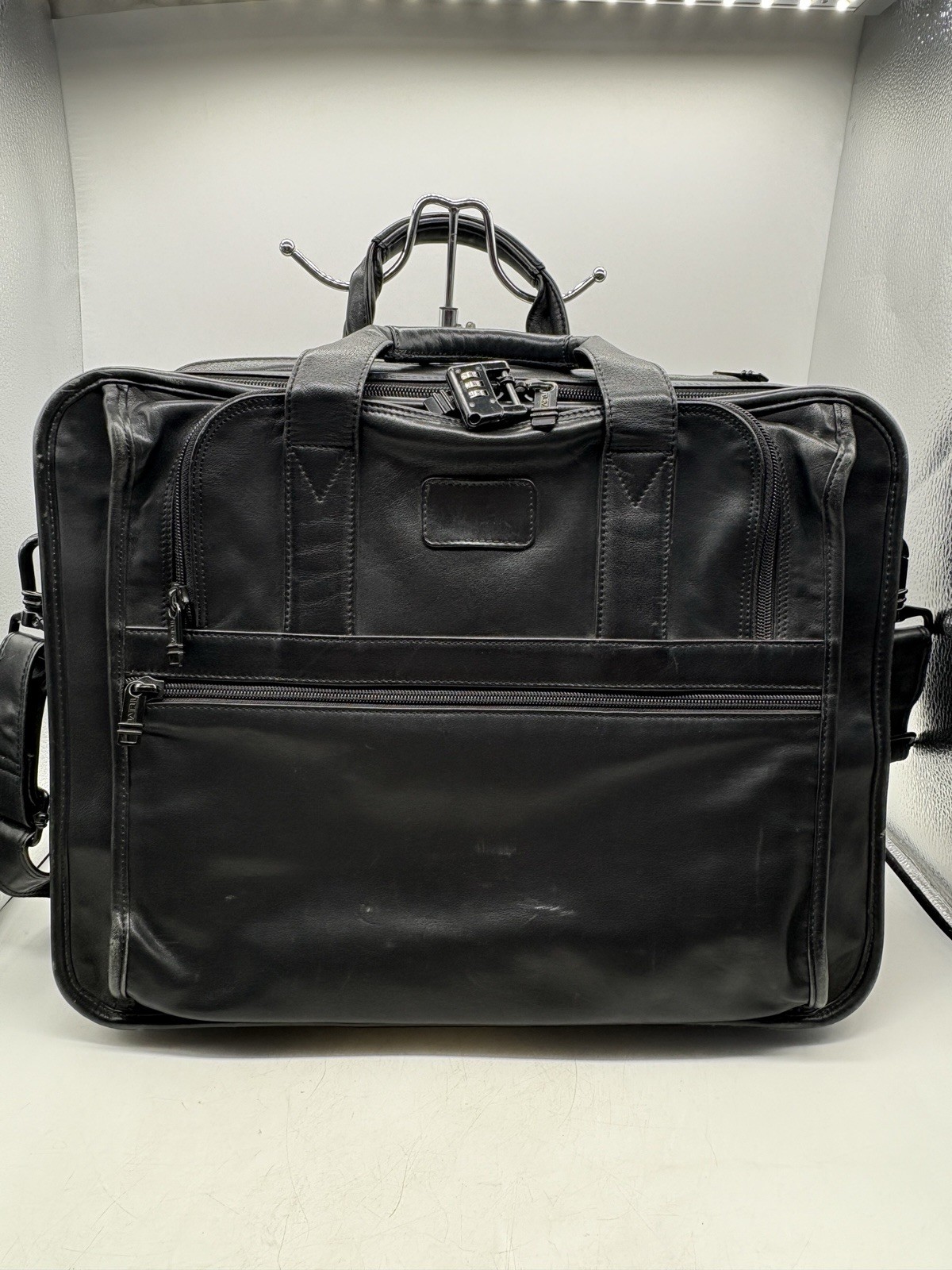 TUMI Alpha Black Leather Briefcase Laptop Messenger Bag 6”x13”x17.5”