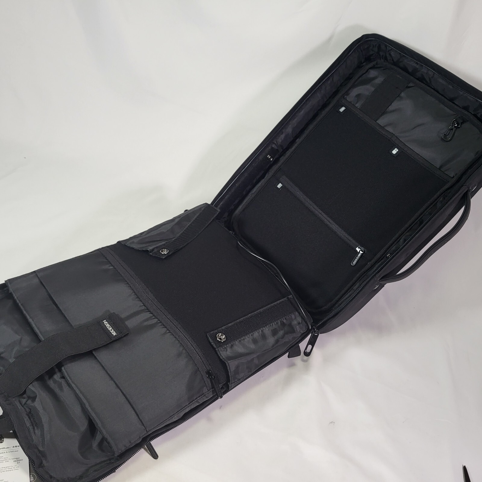 XD Design Bobby Biz Anti-Theft Backpack briefcase USB black sleek Z4