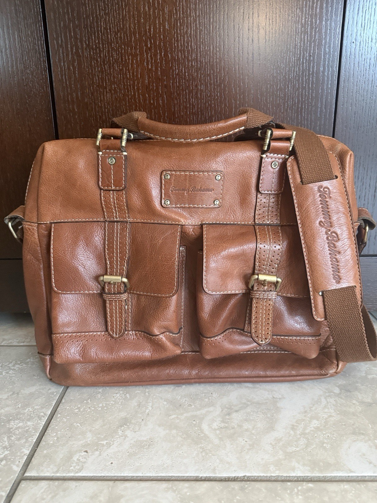 Tommy Bahama Men’s Brown Beige Messenger Bag Zip Buckle Adjustable Strap Pockets