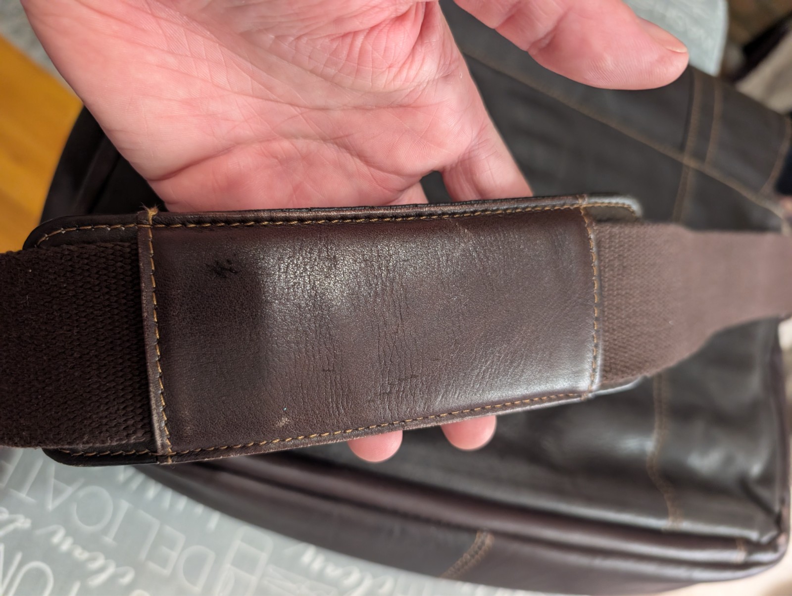 Kenneth Cole Reaction Genuine Leather messenger bag brown laptop