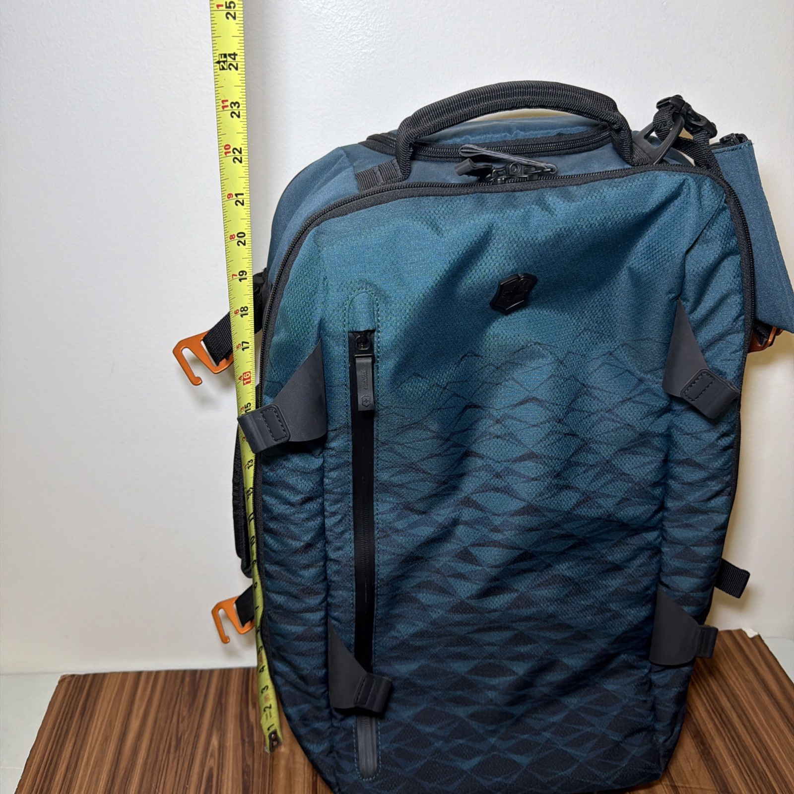 Victorinox Carry Case VX Touring Global Wheeled Carry On 601477 Dark Teal Blue