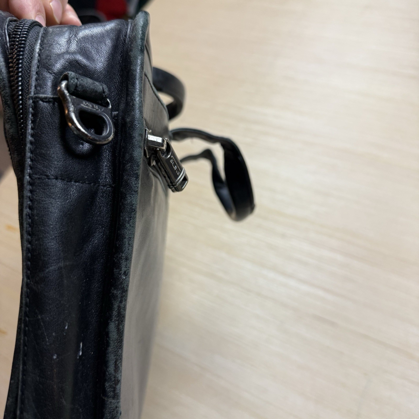 Tumi Leather Briefcase Shoulder Bag Laptop Men’s Black Messenger
