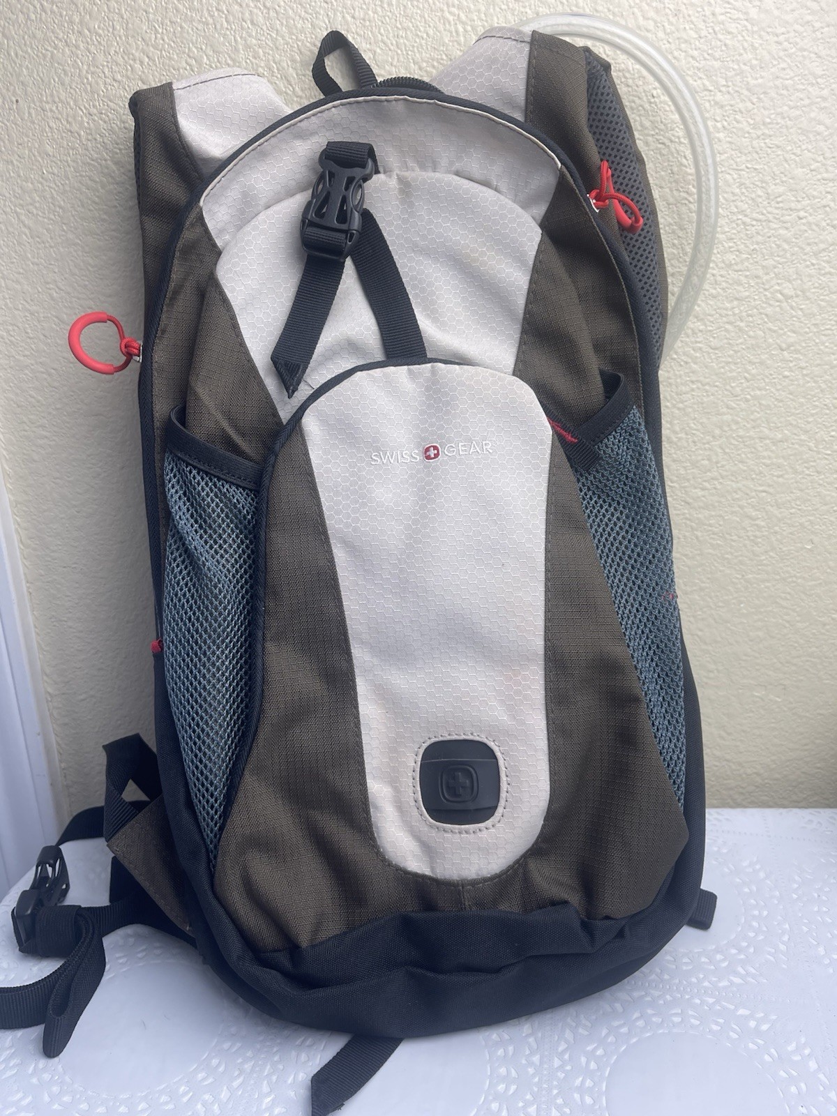 Swiss Gear Tan Backpack Narrow Daypack Tan/Brown 18 inch X 9 inch Preowned.