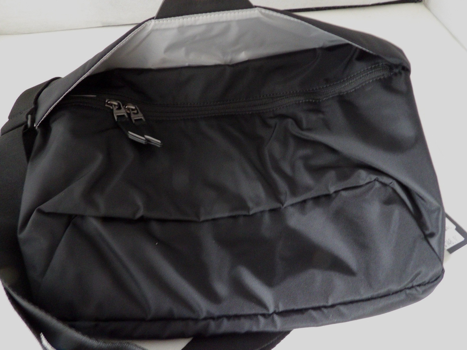 NWT Authentic COLE HAAN ZEROGRAND CENTRAL Black Nylon Men’s Sling Bag Unisex