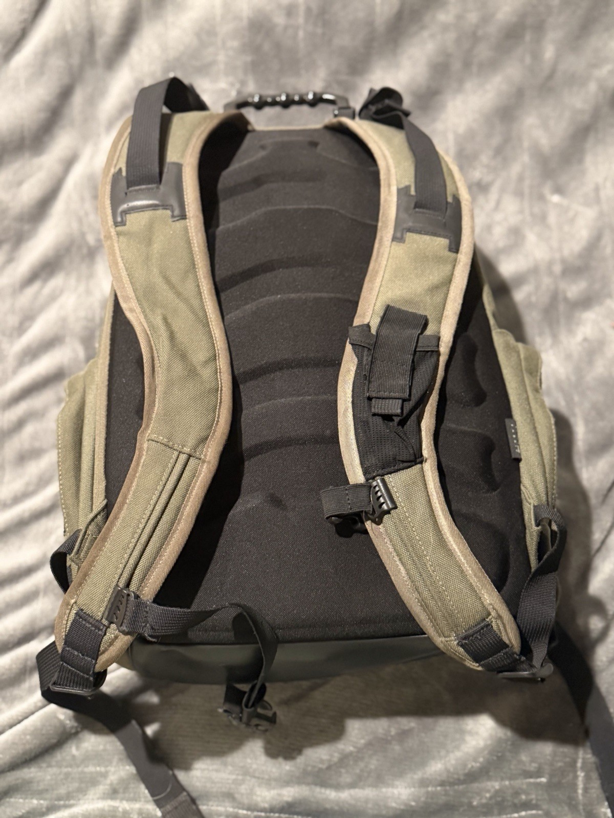 OAKLEY ICON 2.0 Backpack Large Army Camo Green Dark Brush Great Condition