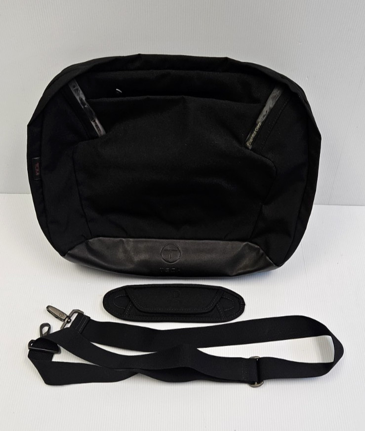 TUMI T-TECH 16” Messenger Laptop Nylon Black Bag 67740D with Shoulder Strap