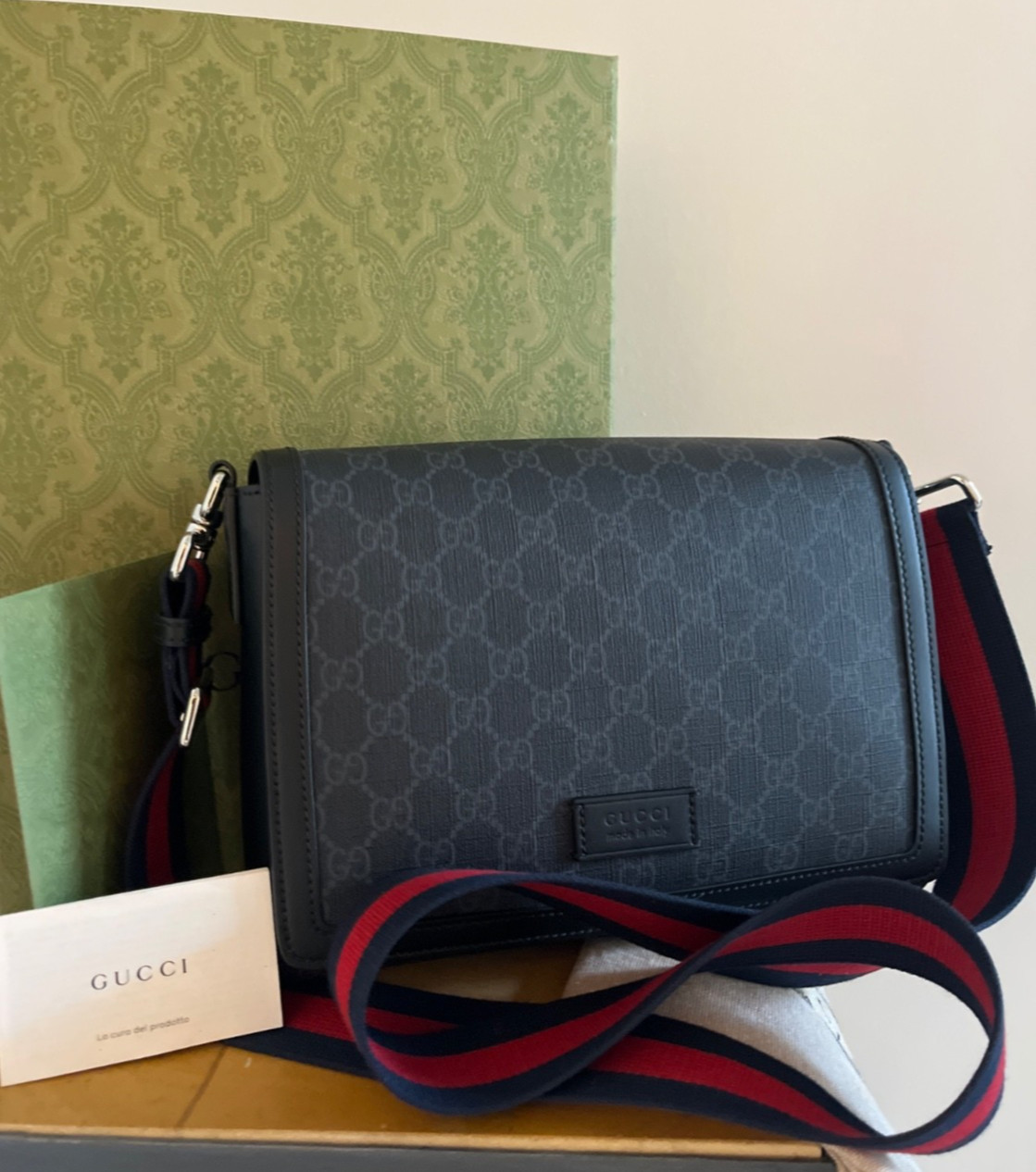 Gucci GG Supreme Black Messenger Bag w/ Blue-Red Webbing Strap