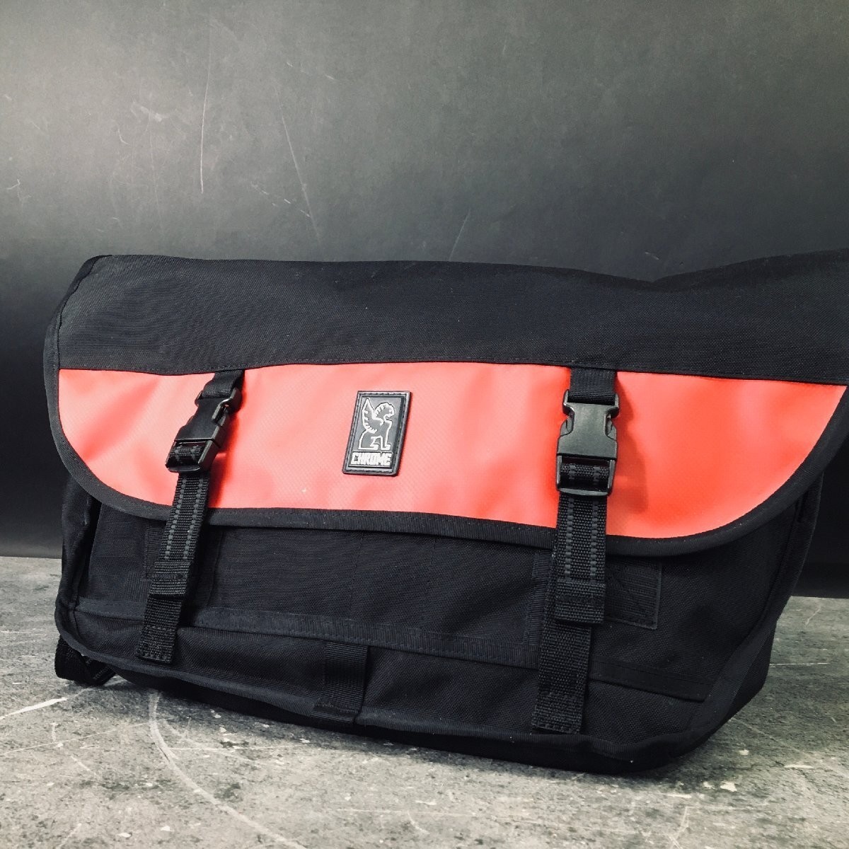 Chrome Industries CTZ Waterproof Messenger Bag 24L Citizen Black/Red US made