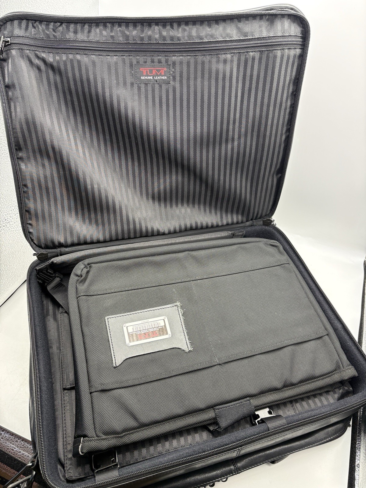 TUMI Alpha Black Leather Briefcase Laptop Messenger Bag 6”x13”x17.5”