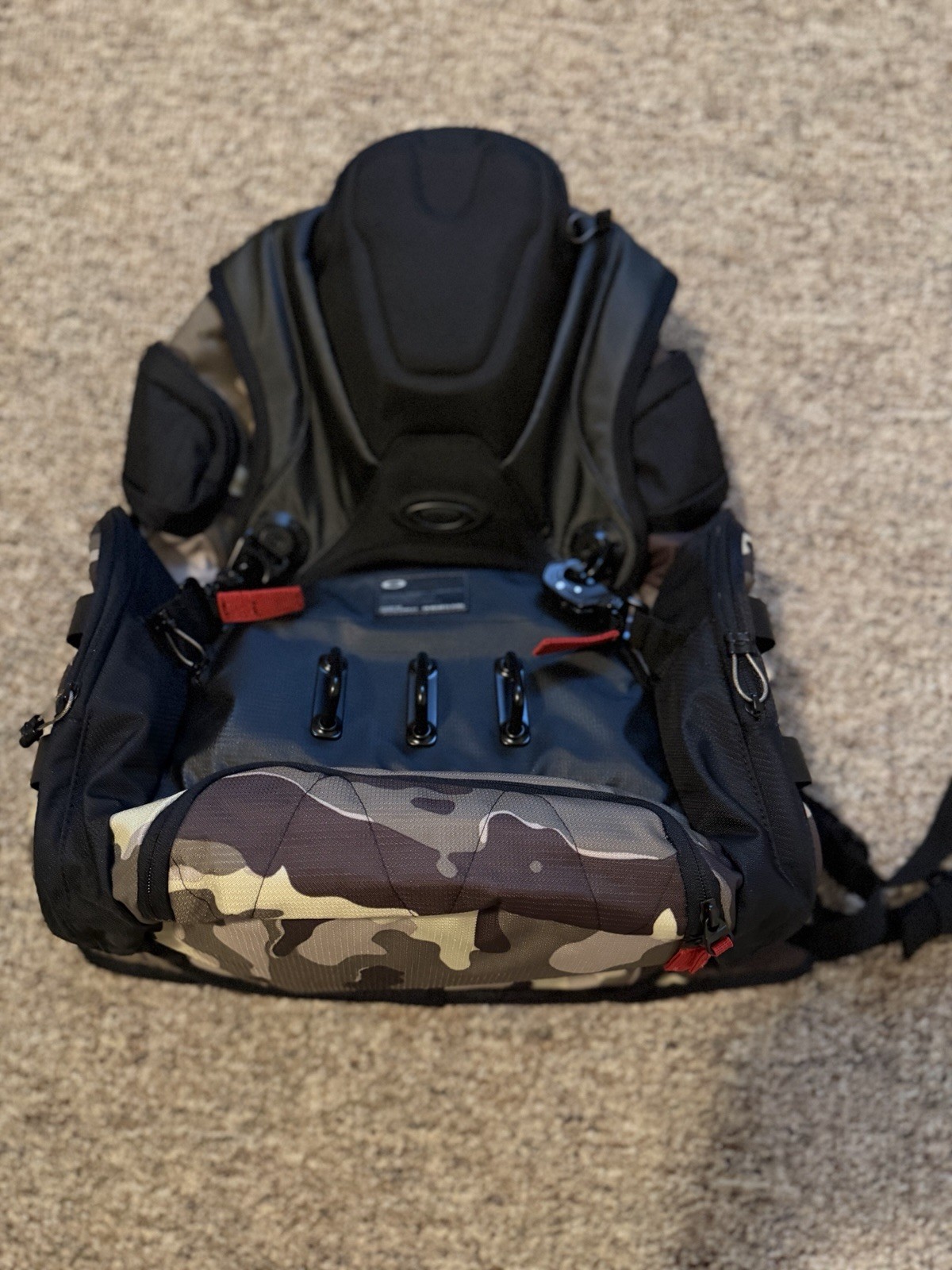 Oakley Tactical Field Gear Big Kitchen Sink Backpack Herb Camo Red Core.