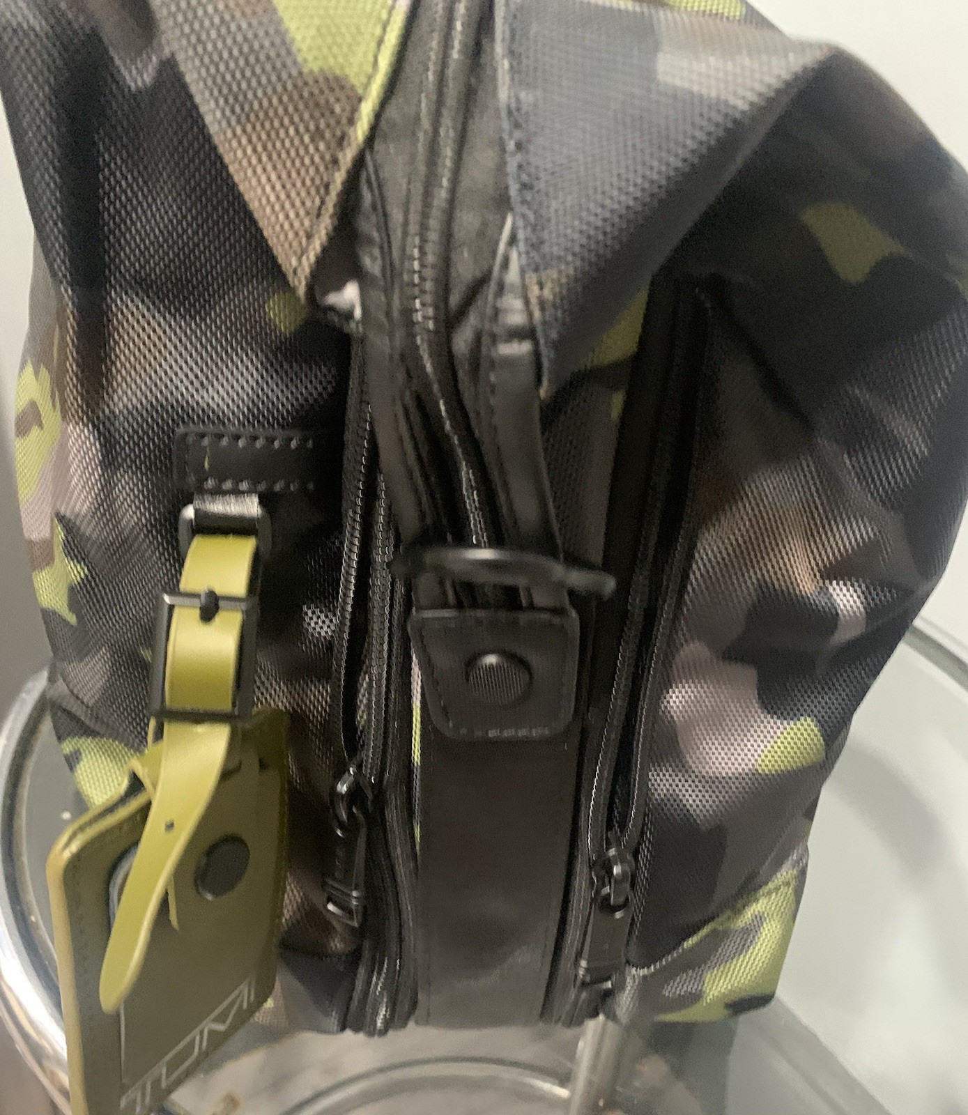 Tumi Alpha 3 Double Expansión Travel Satchel. Limited Edition Green Camo