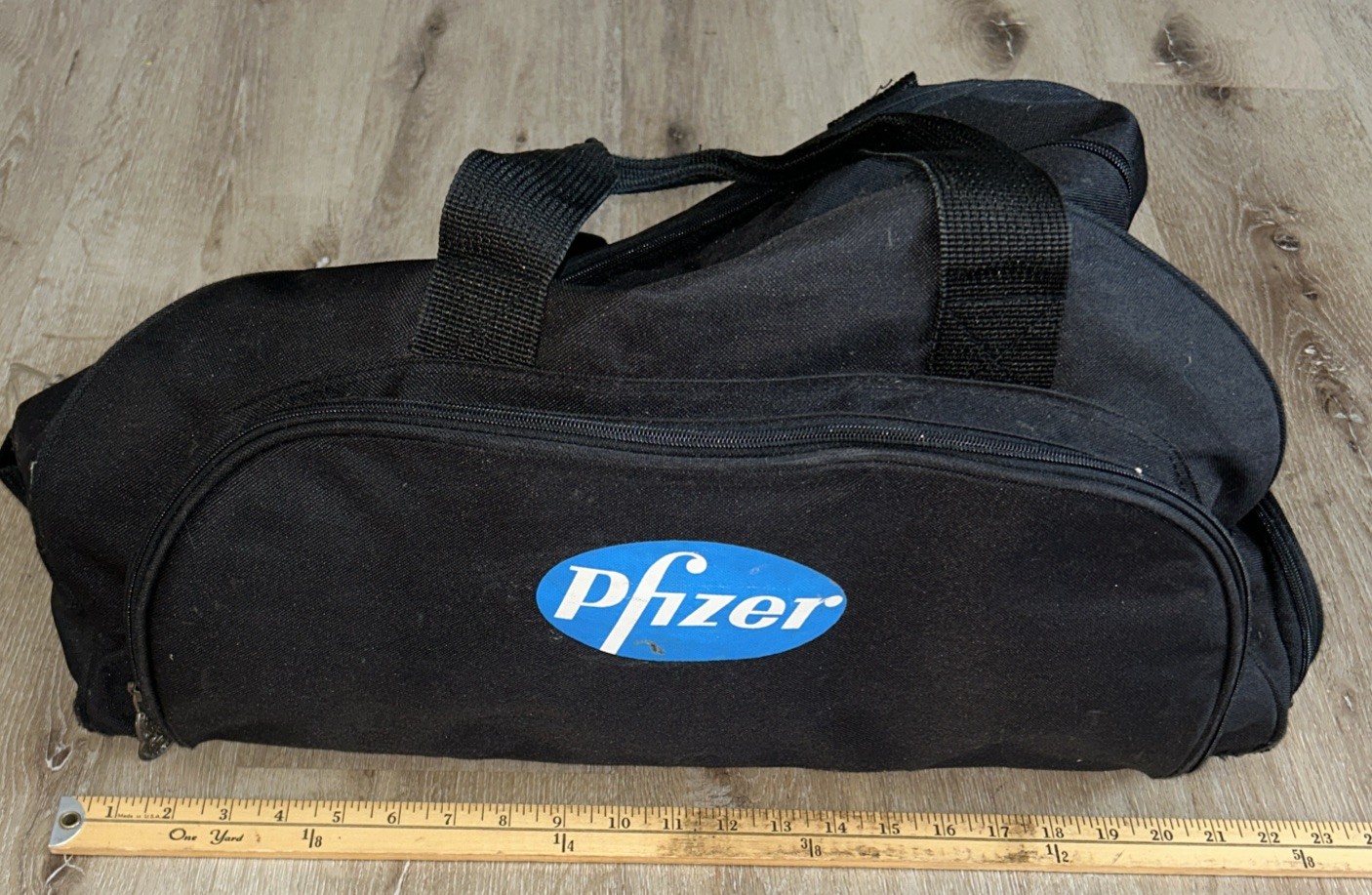 Pfizer Pharmaceutical Black Canvas Duffle Travel Bag Utility Tote Leeds Golf