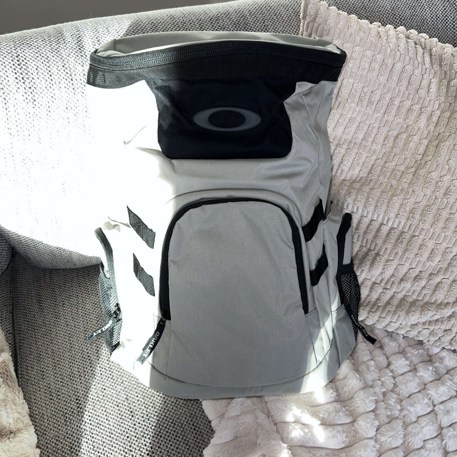 Oakley 29L Gearbox Overdrive Backpack Stone Gray New With Tags