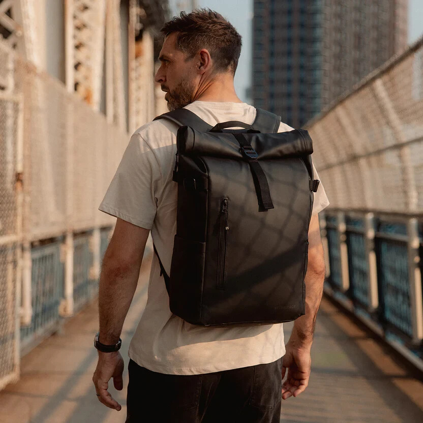 Stubble & Co – The Roll Top – 20L – All Black
