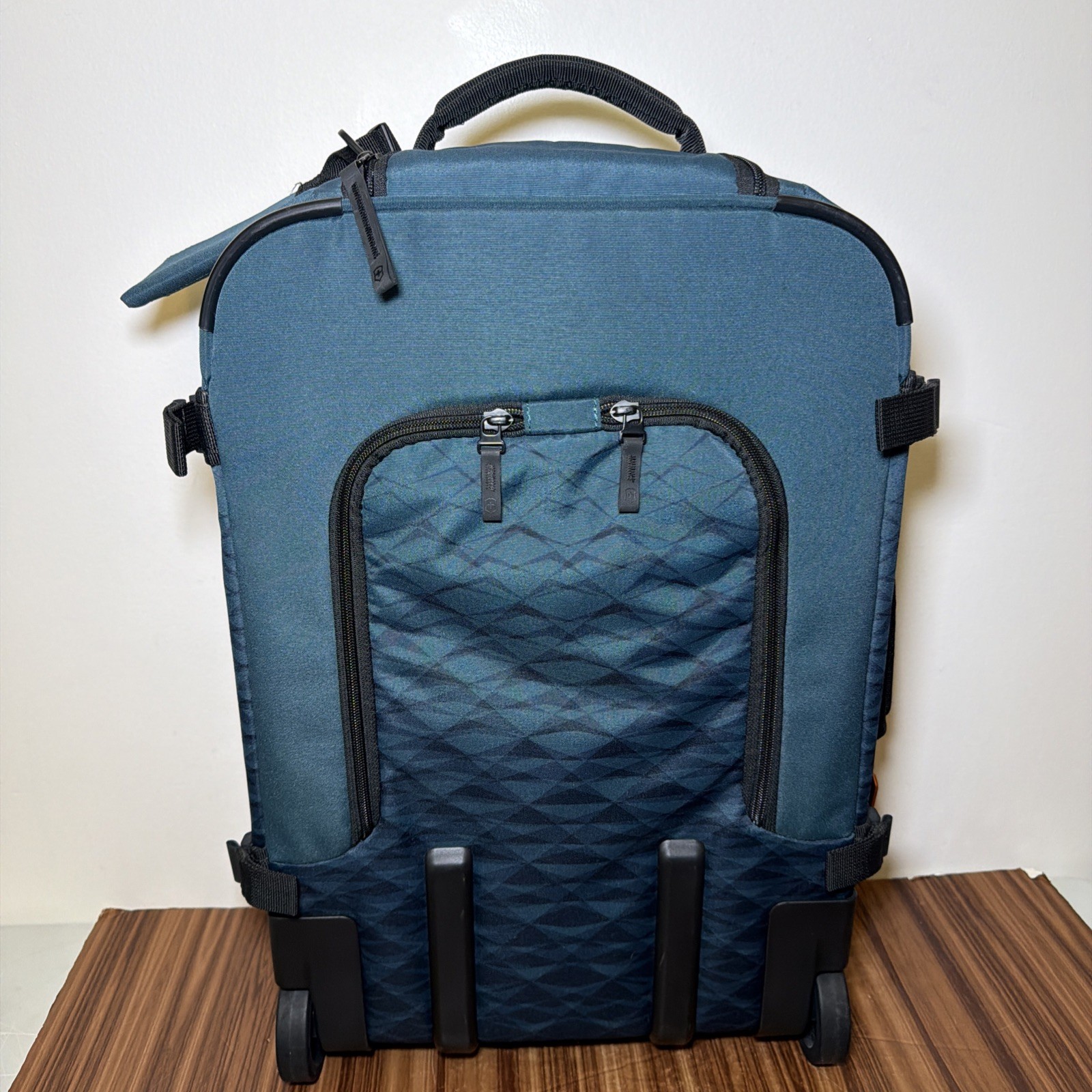 Victorinox Carry Case VX Touring Global Wheeled Carry On 601477 Dark Teal Blue