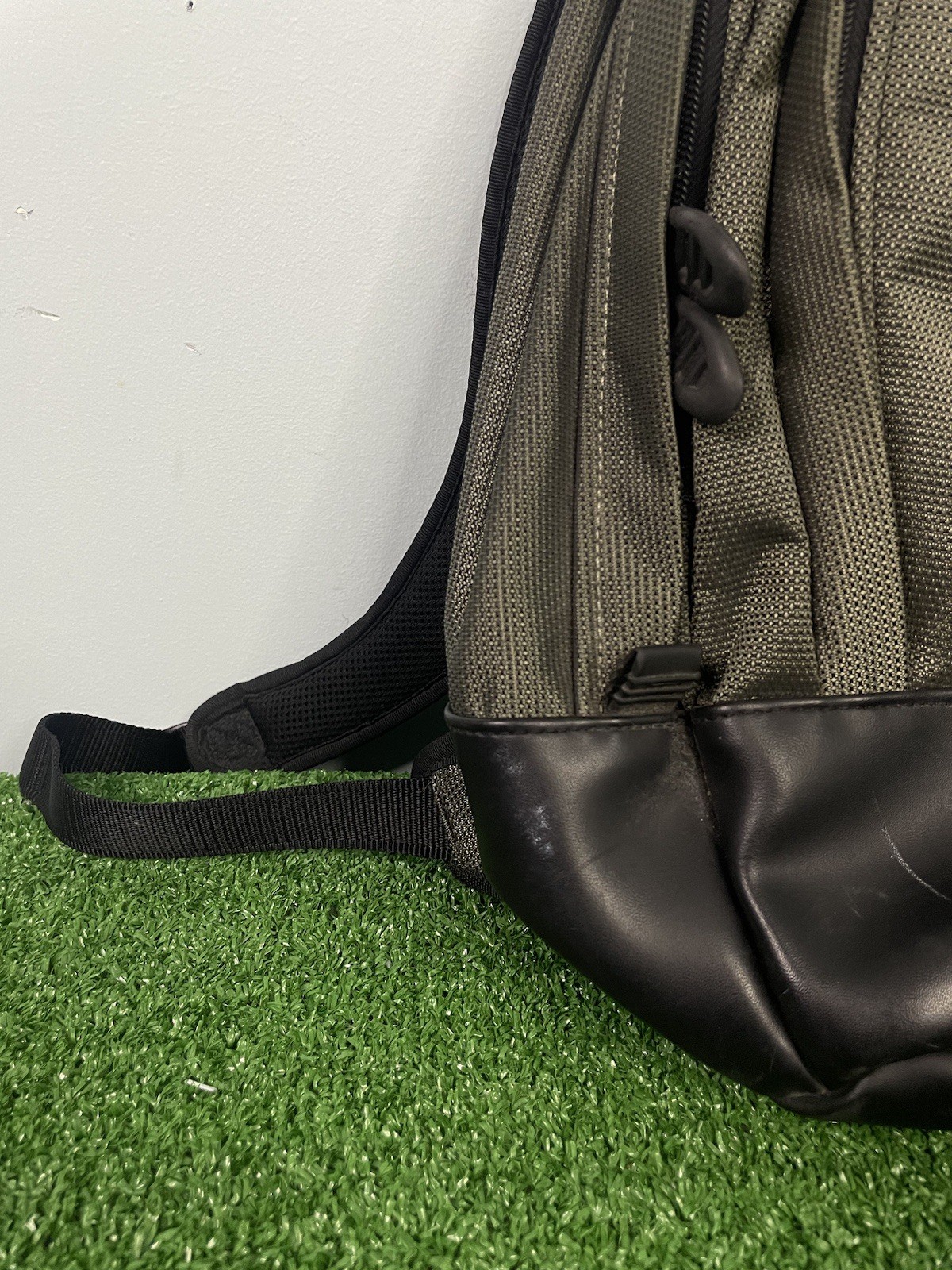Tumi T2 Tech Backpack 513G Olive Green Appr 16x11x8 Ballistic Nylon & Leather B1