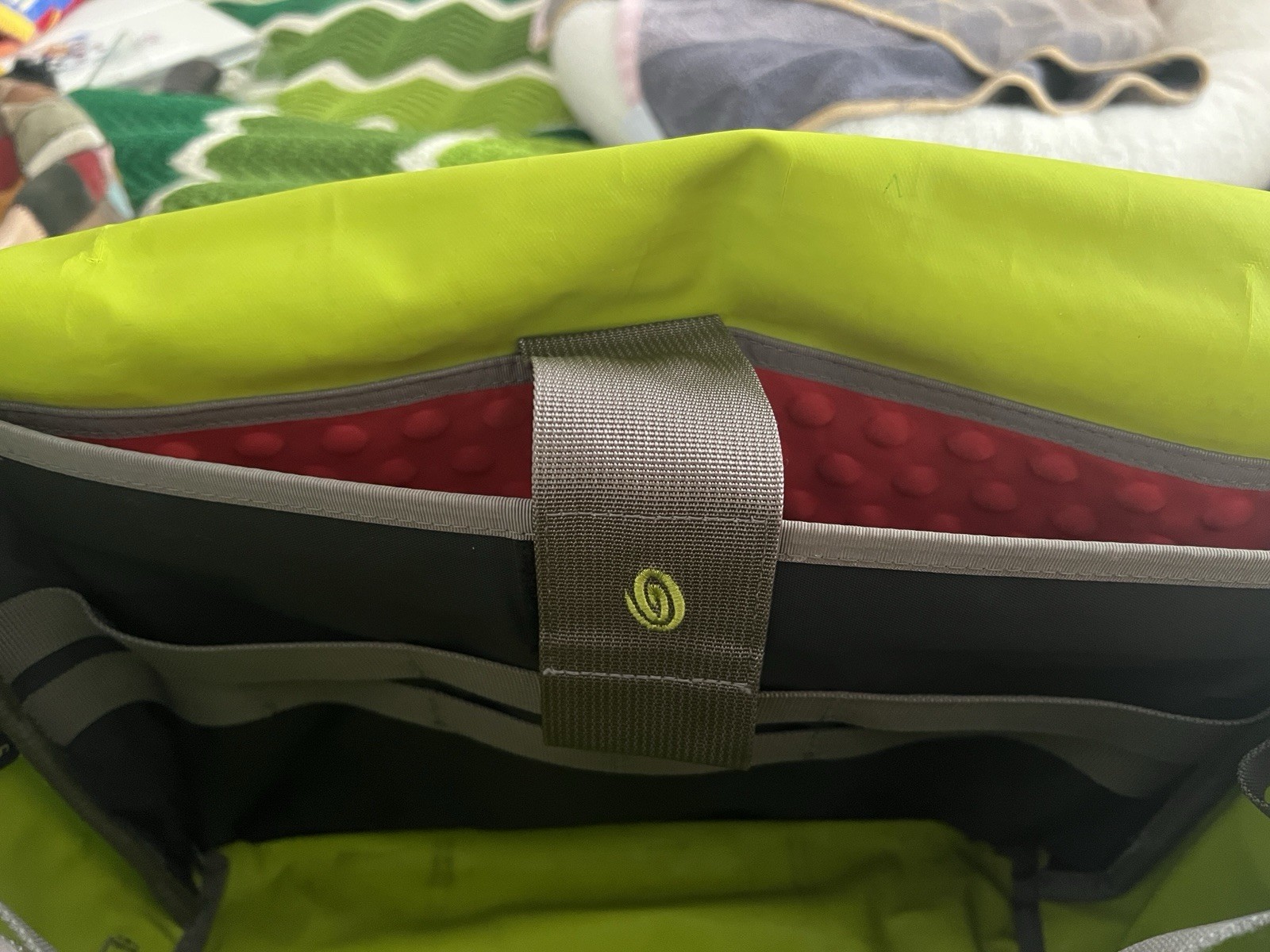 Timbuk2 Small Green Messenger Crossbody Bike Bag, Laptop Sleeve, Padded Shoulder