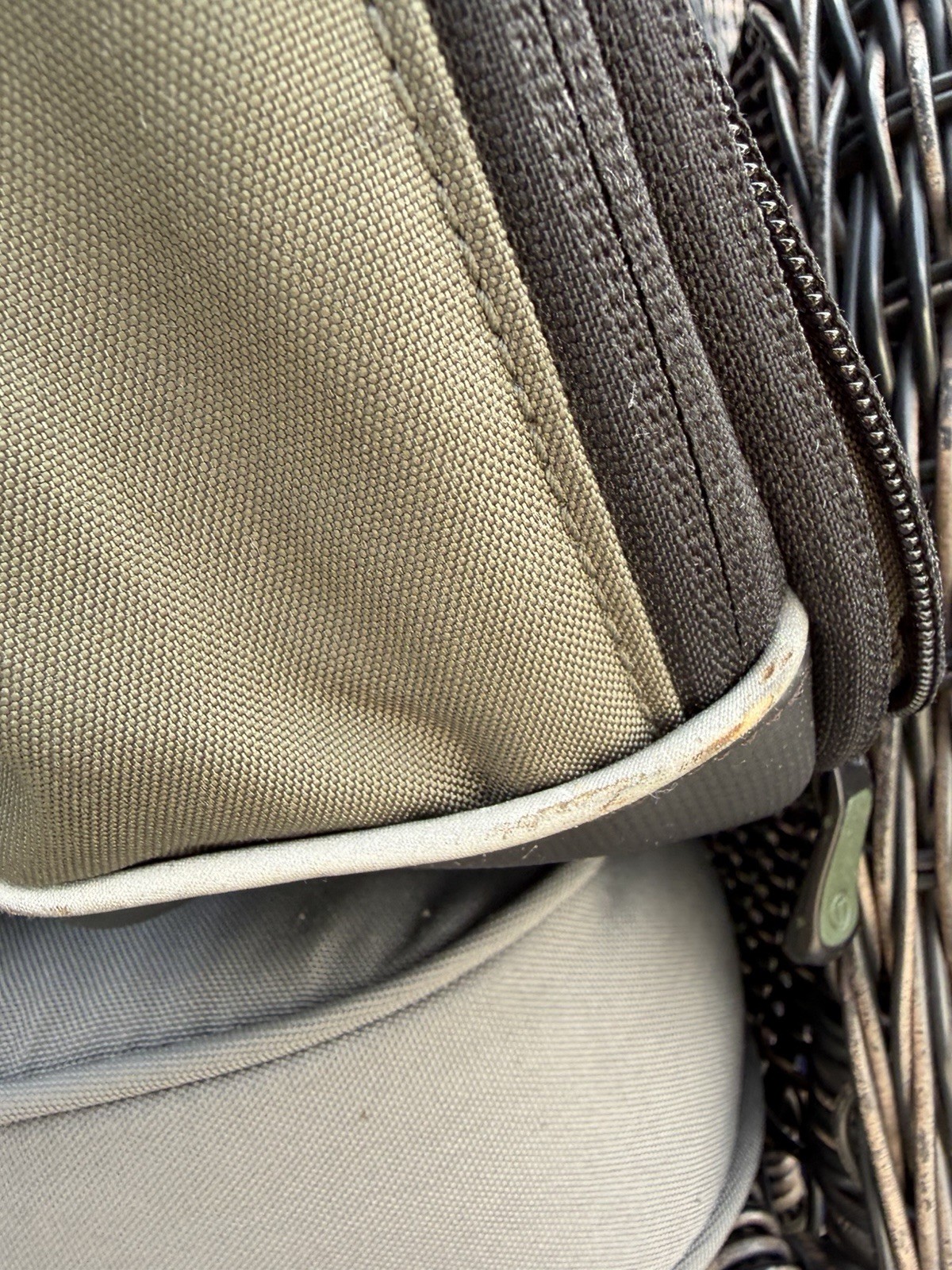 Tumi T-Tech Olive Green Ballistic Nylon Messenger Crossbody Laptop Bag Briefcase