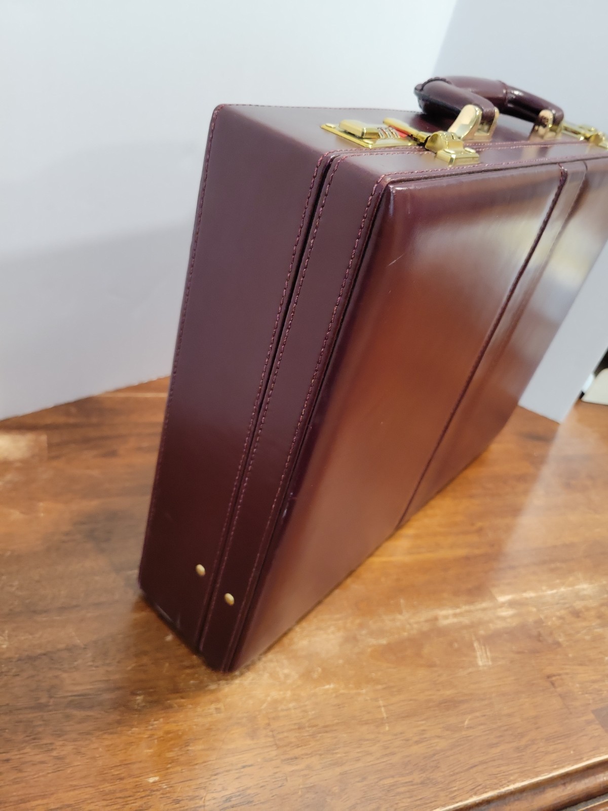 Vintage Stebco Burgundy Hard Leather Briefcase Front Change Combination Lock