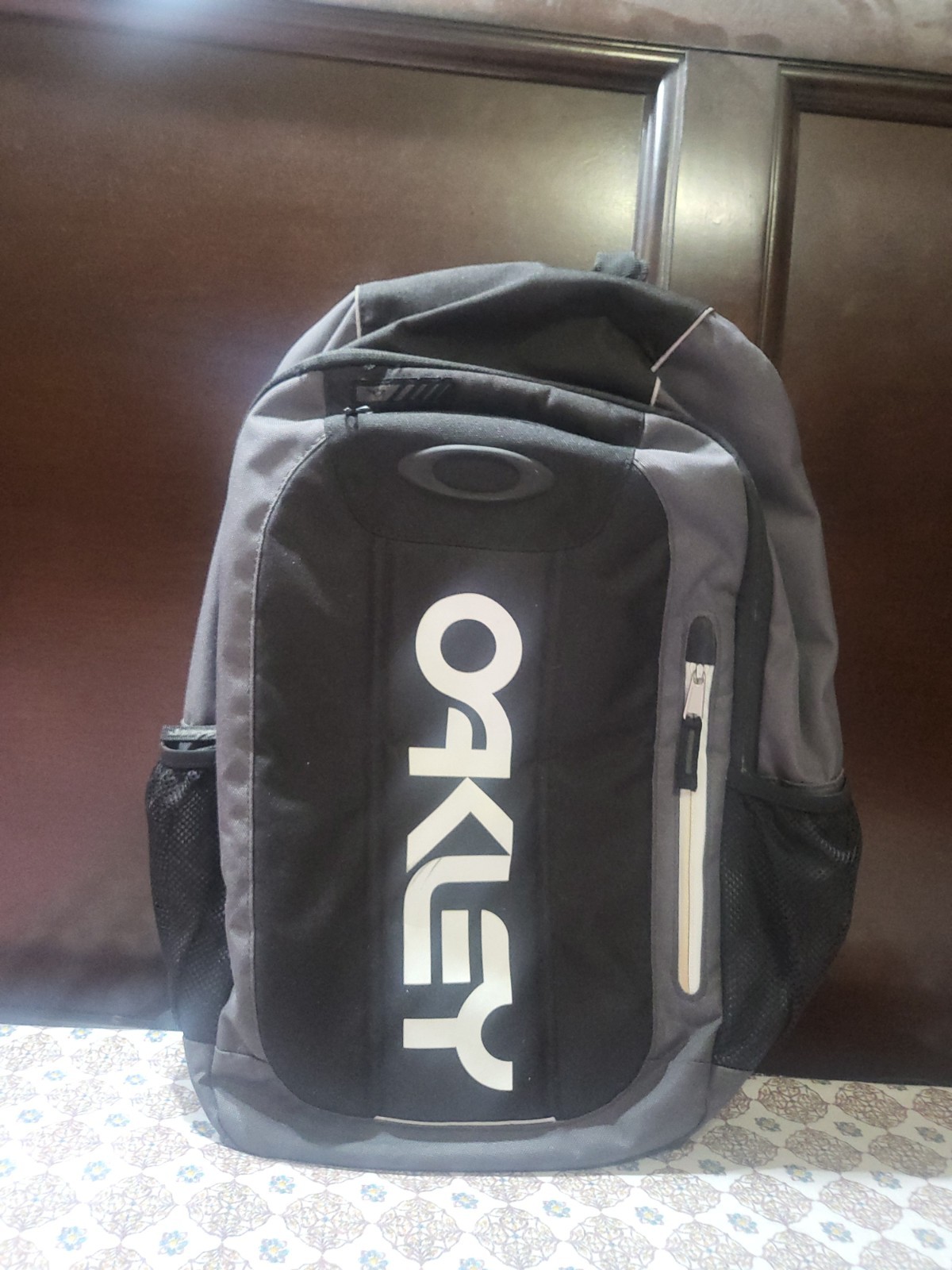 Oakley Enduro Backpack-Black and White