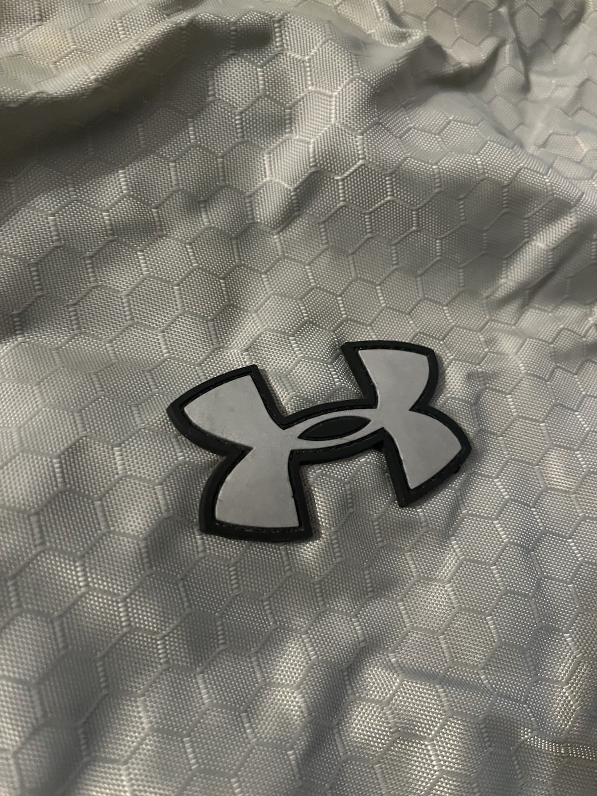Under Armour Ozsee Sackpack Drawstring Bag – Grey Hex Pattern Mesh Pocket Gym