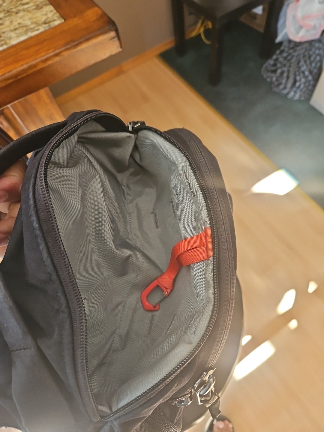 Evergoods Civic Half Zip 22L (CHZ22) – SMALL TEAR NEAR ZIPPER, SEE LAST PHOTO