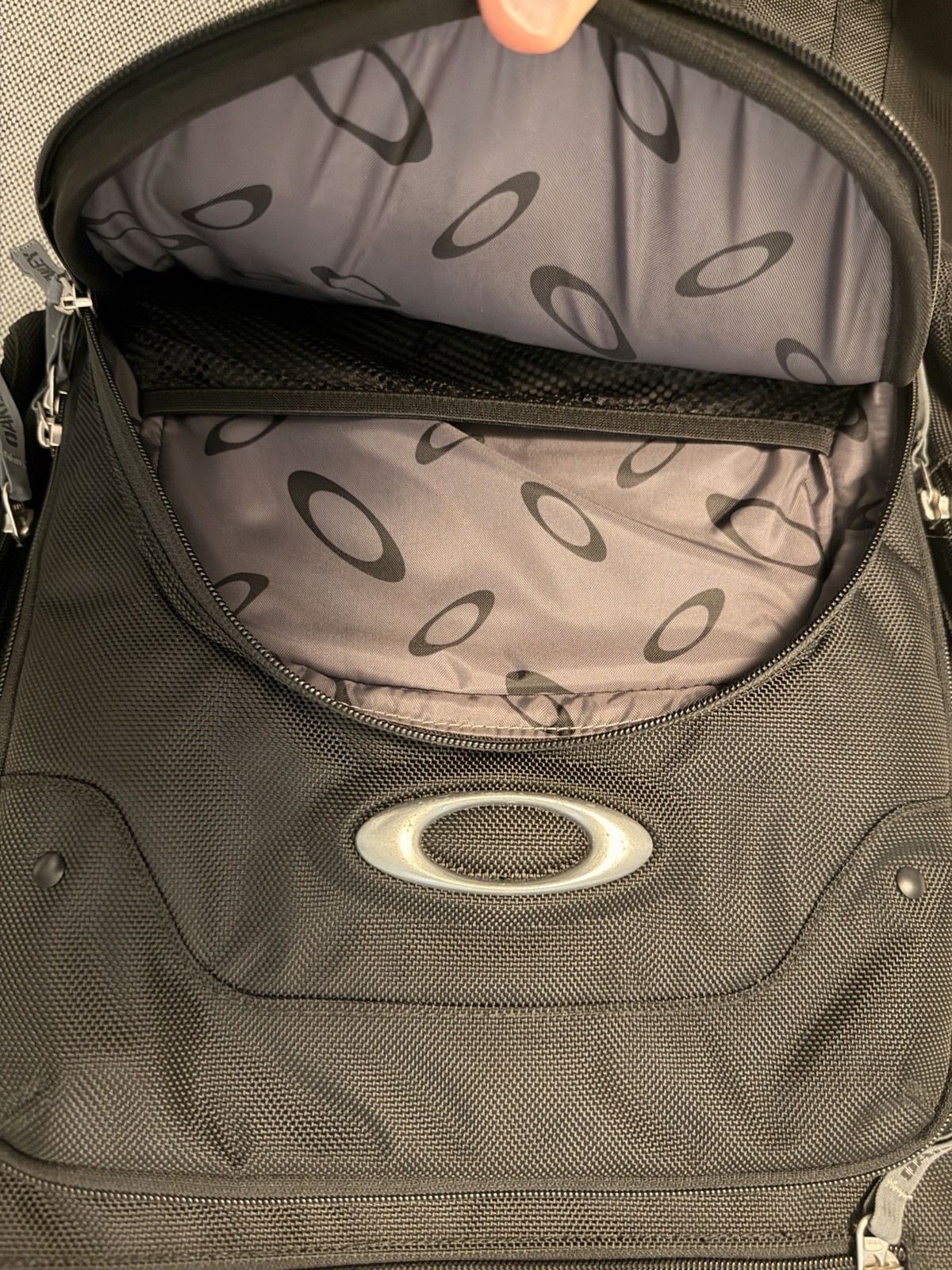 Vintage Oakley Vertical Messenger Laptop Bag Black Ballistic Nylon 92297-001 Y2K