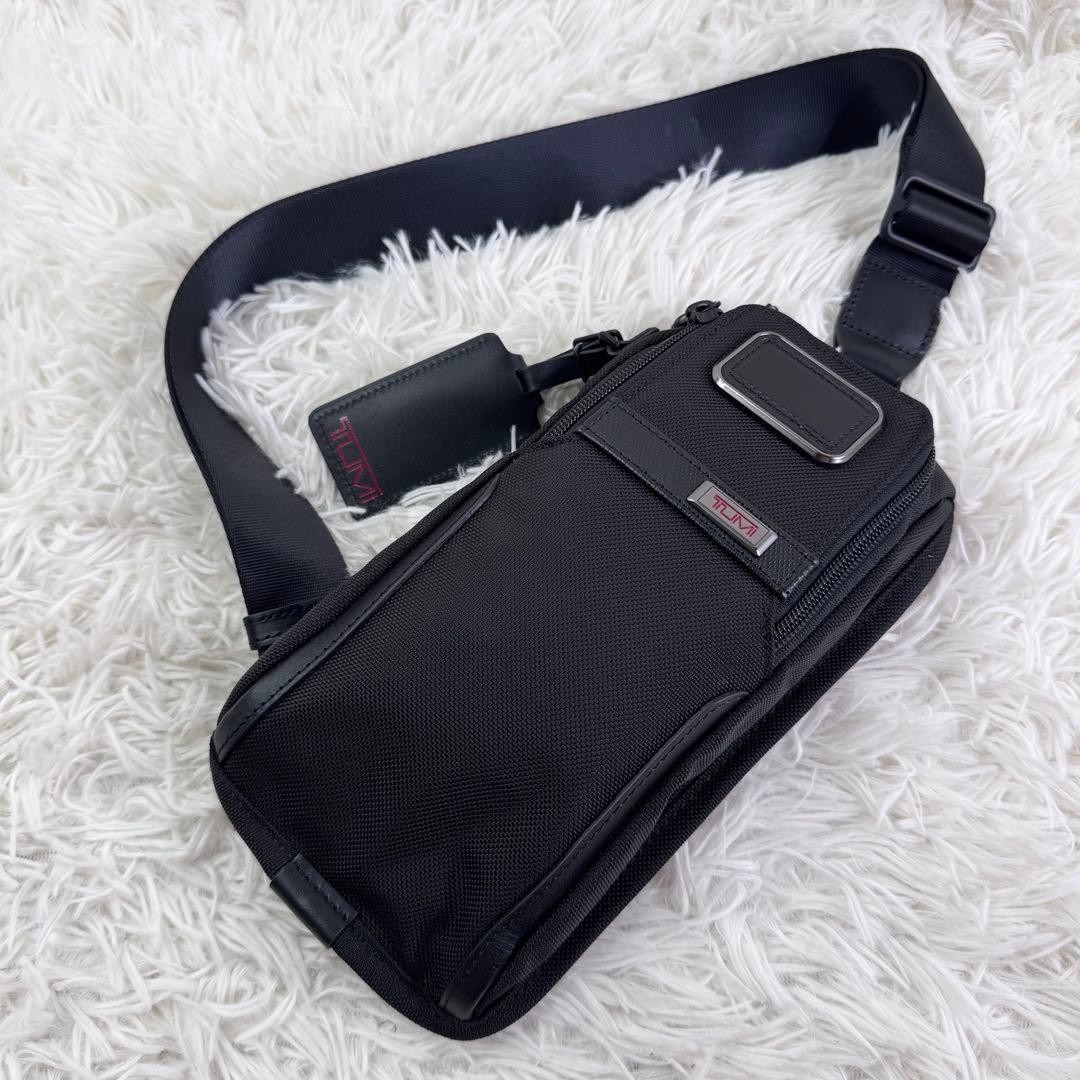 Brand TUMI Alpha 3 compact sling with