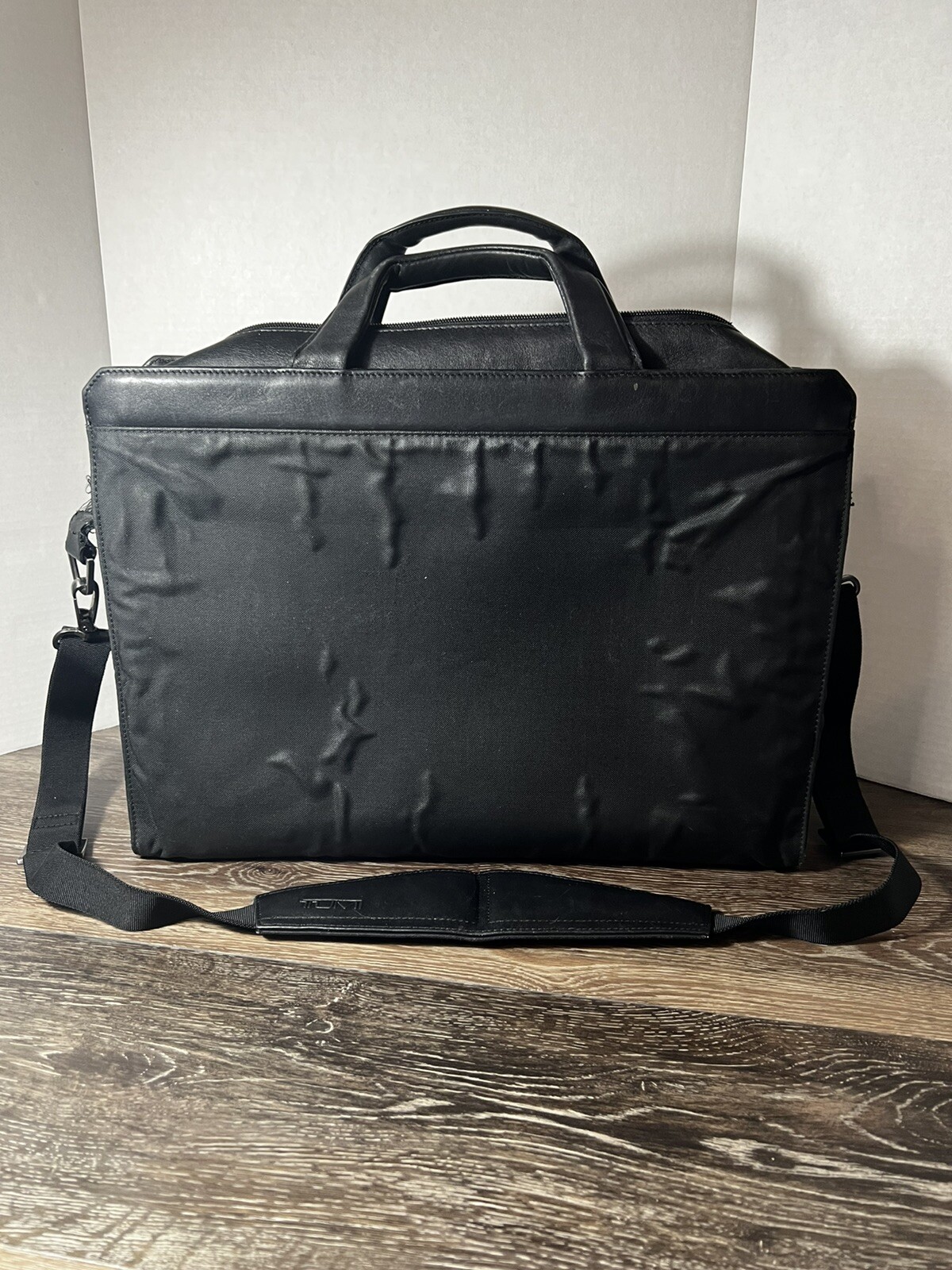 Tumi 2962D Black Leather Bag Briefcase Laptop Messenger Bag **See Description**