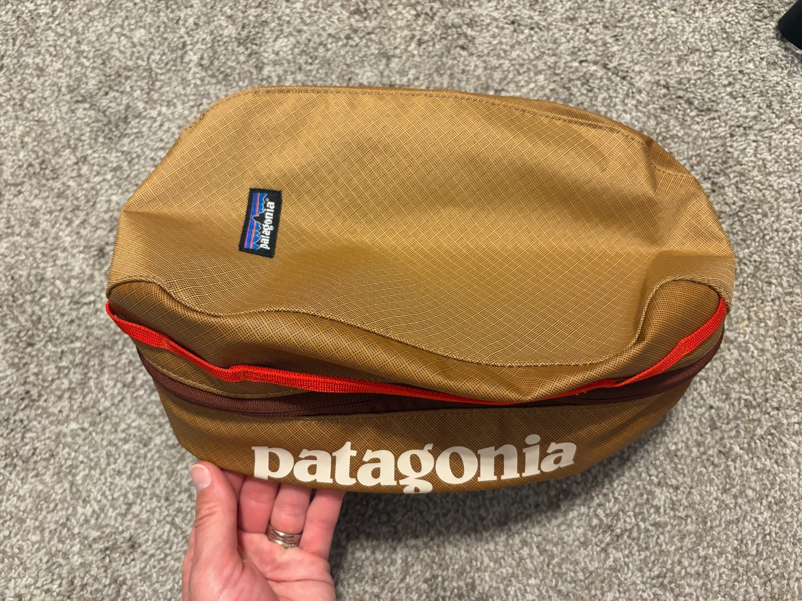 Patagonia Black Hole Cube 6L – Talon Gold NWOT