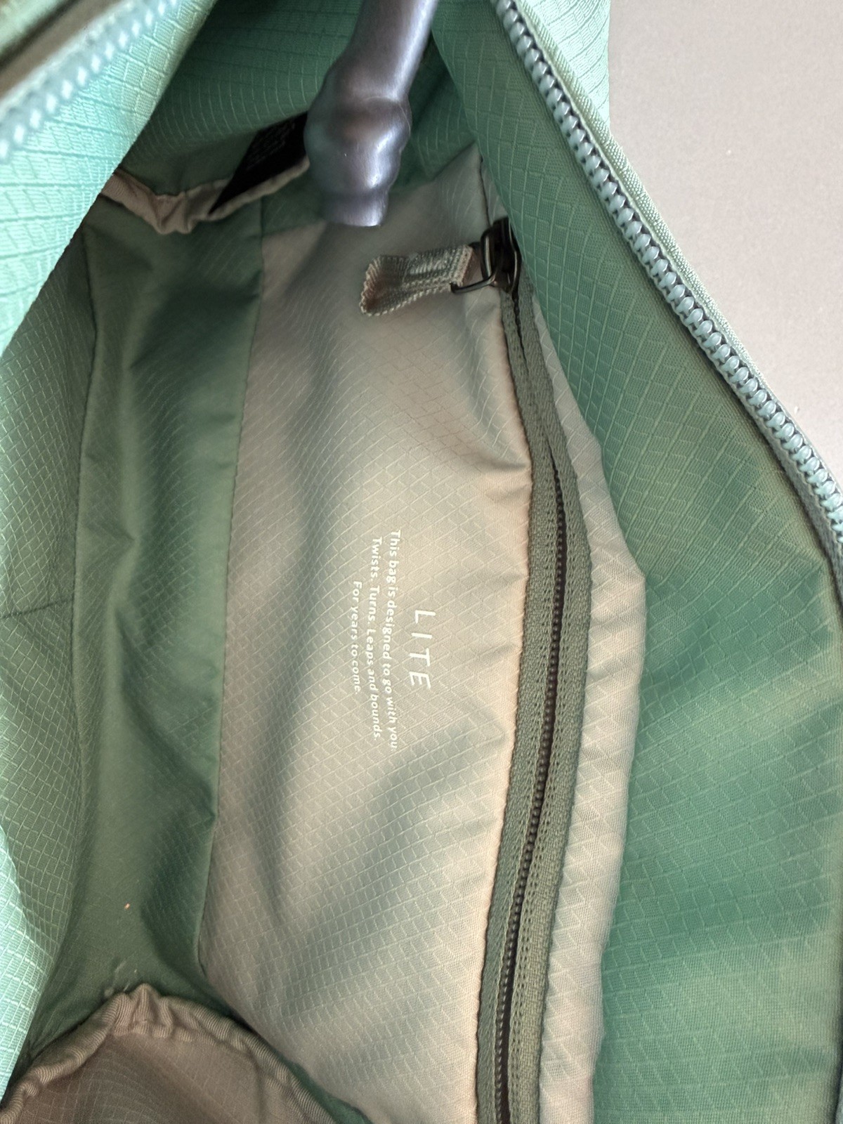 Bellroy Lite Sling 7L – Moss