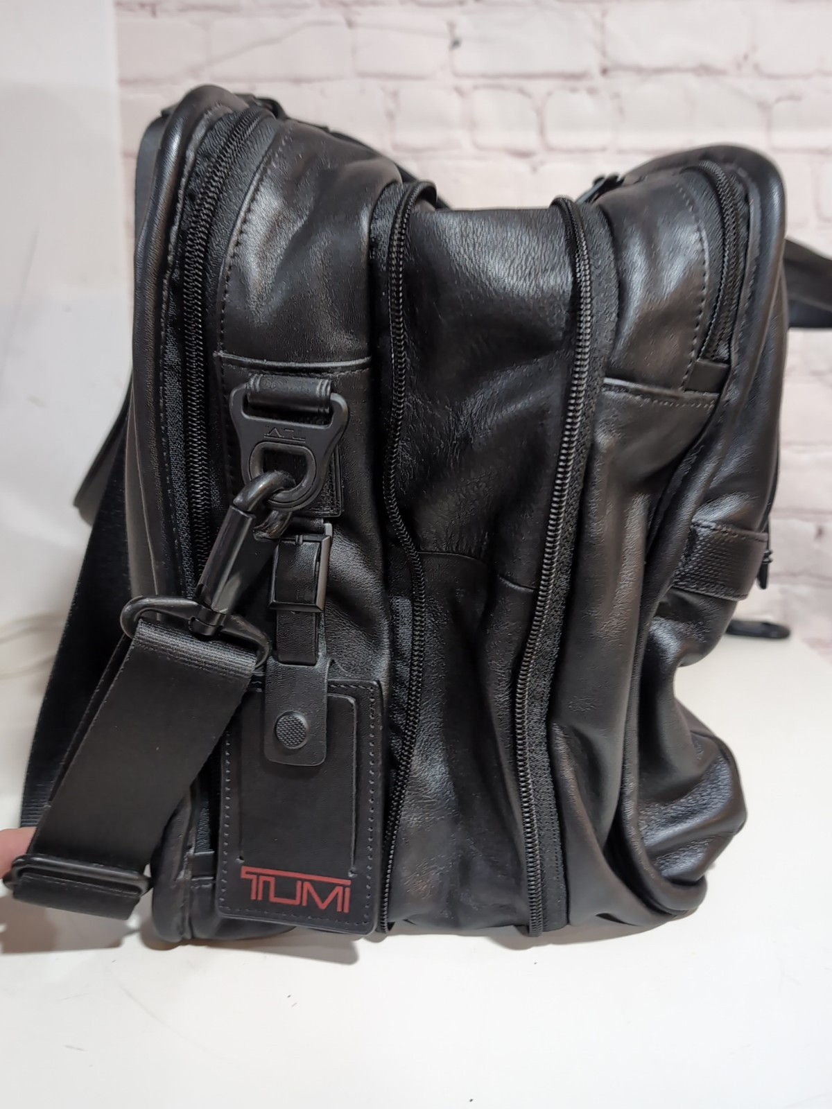 TUMI ALPHA 2 Expandable Laptop Briefcase Black Leather Model 96141 D2 READ