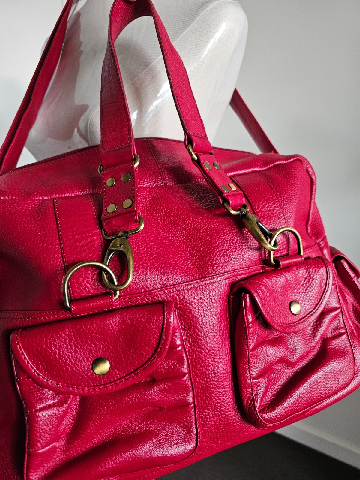 Manzoni Cowhide Leather Shoulder Bag • Vibrant Red • Large • Multiple Pockets