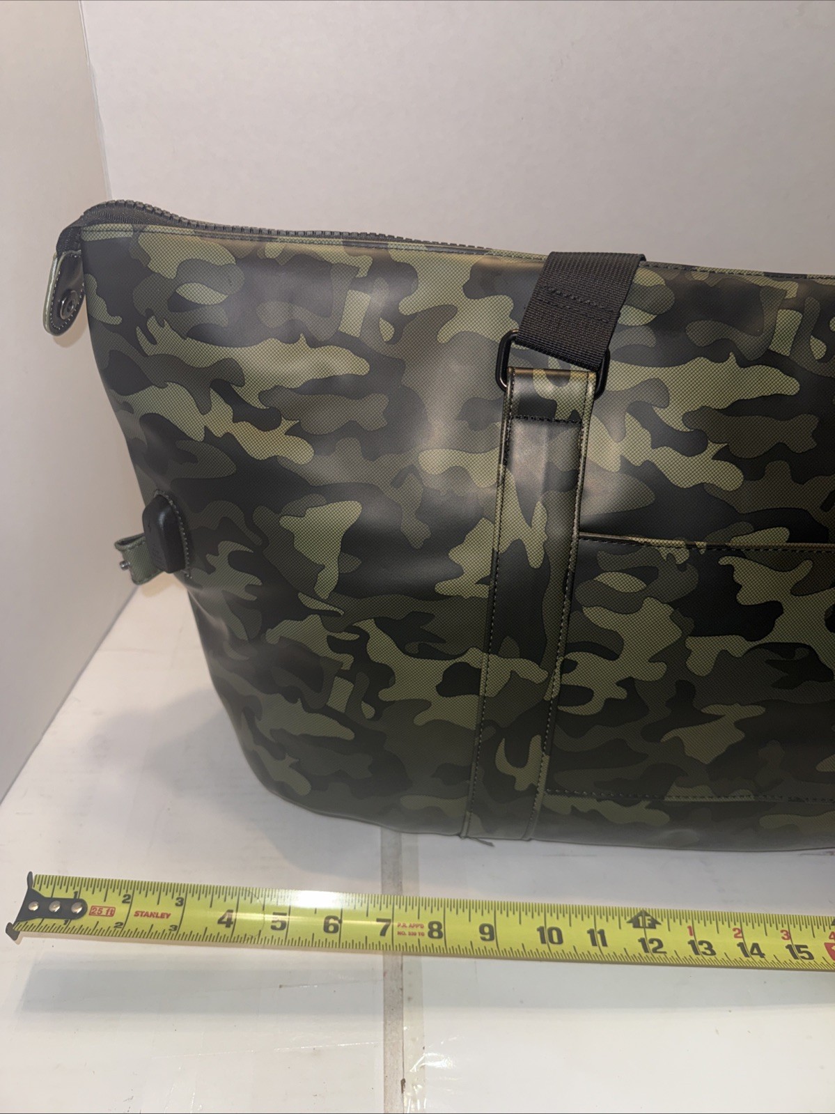 Duchamp Rubberized Camo Tote Duffle Bag Carryall Travel Gym Weekender USB cable